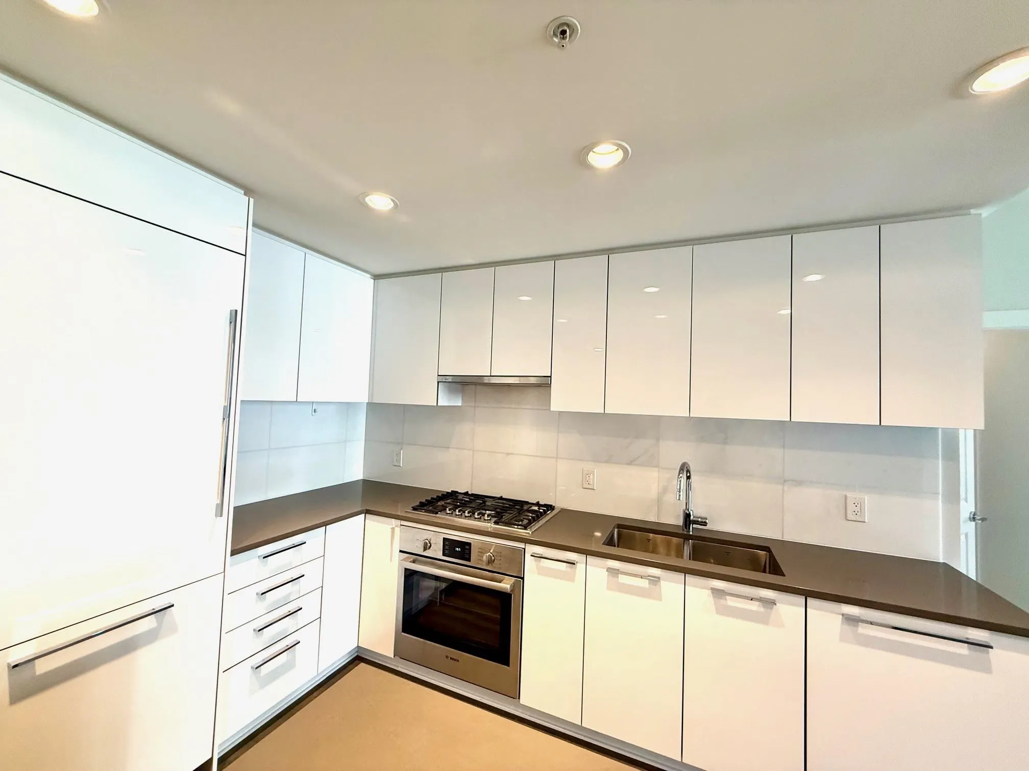 704 3487 Binning Road