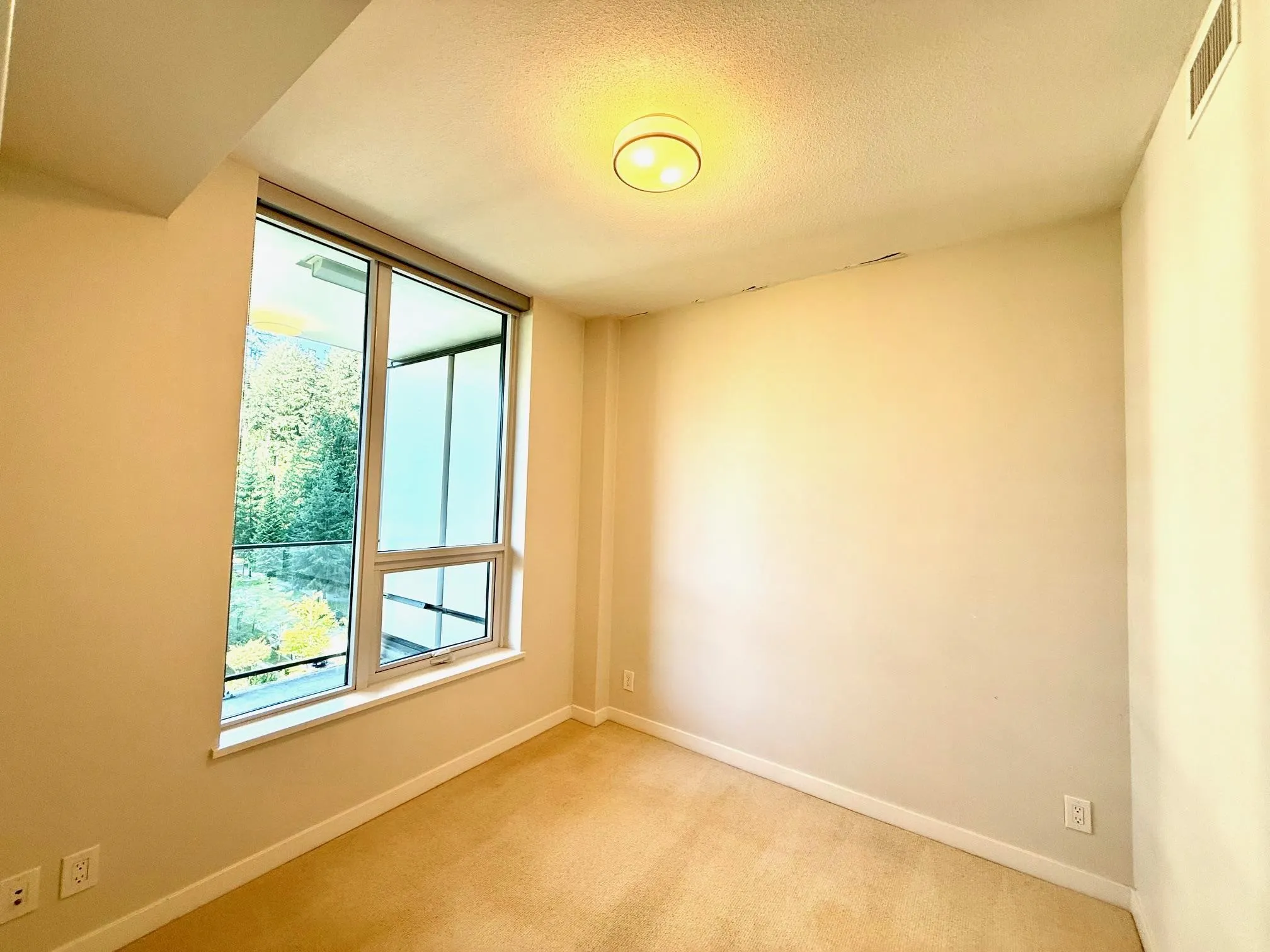 704 3487 Binning Road