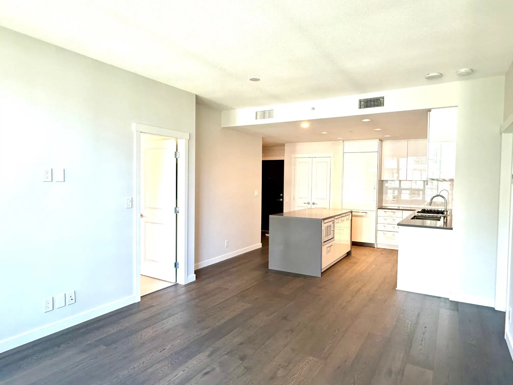 704 3487 Binning Road