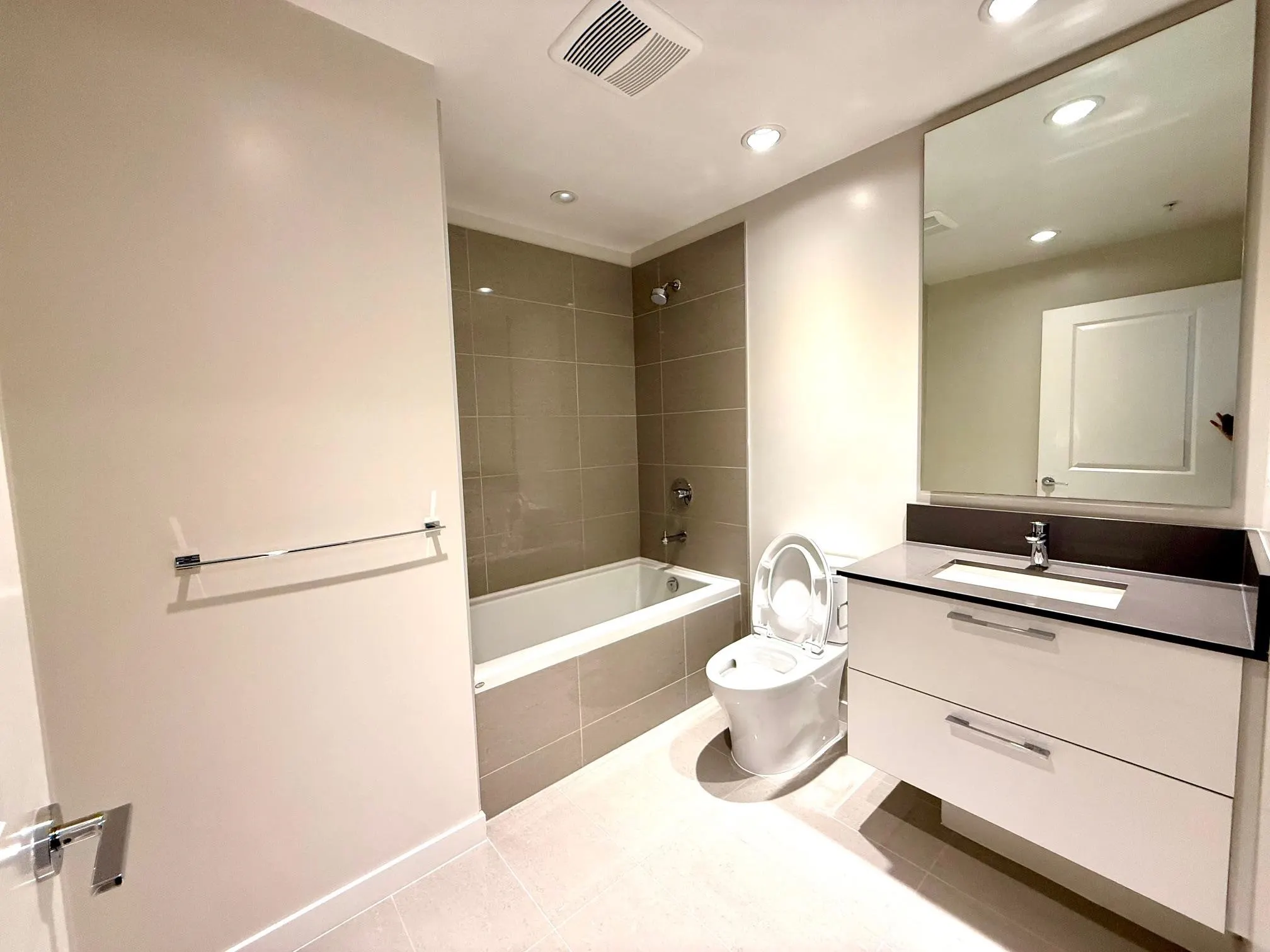 704 3487 Binning Road