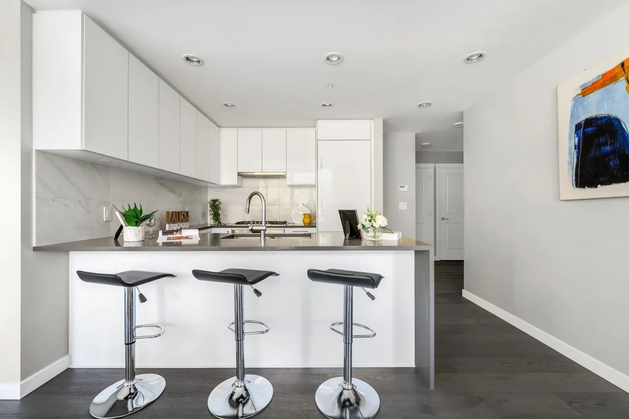 605 3487 Binning Road