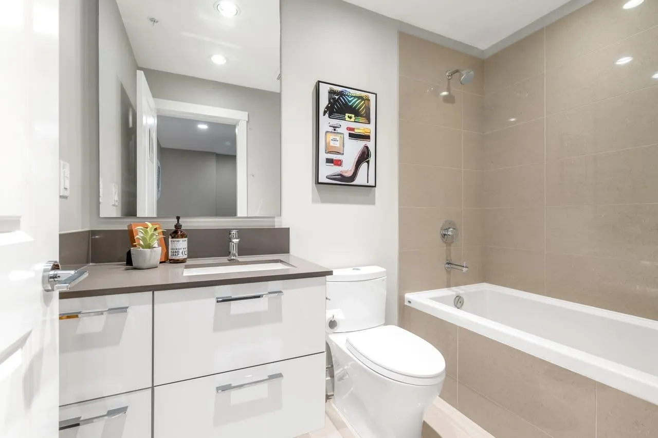 605 3487 Binning Road