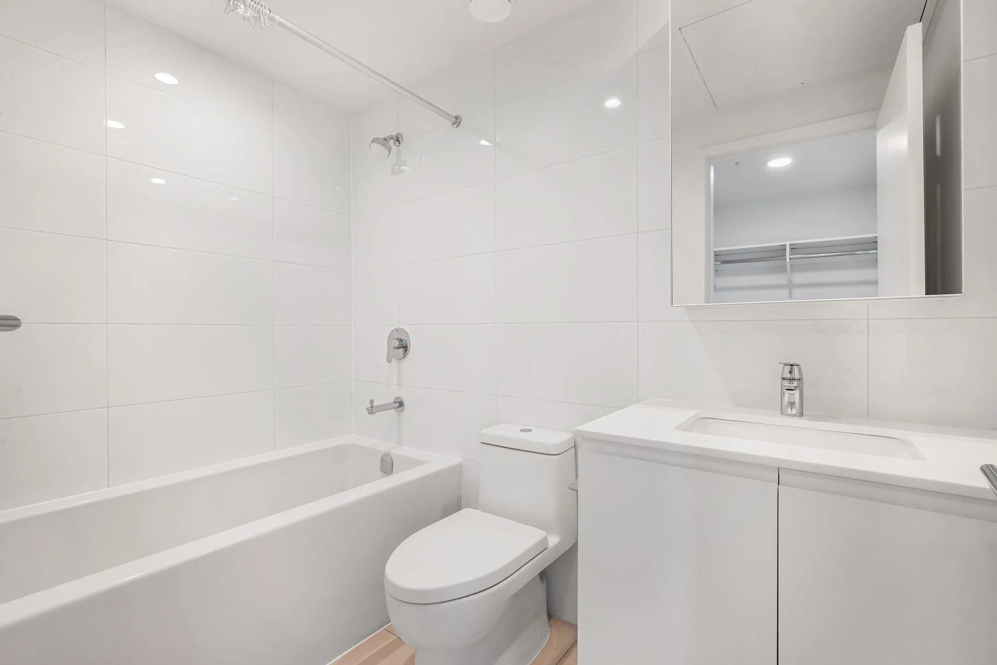 1607 3809 Evergreen Place