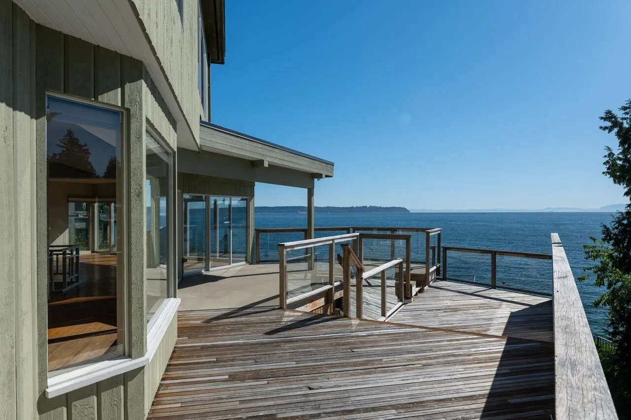 4020 Marine Drive