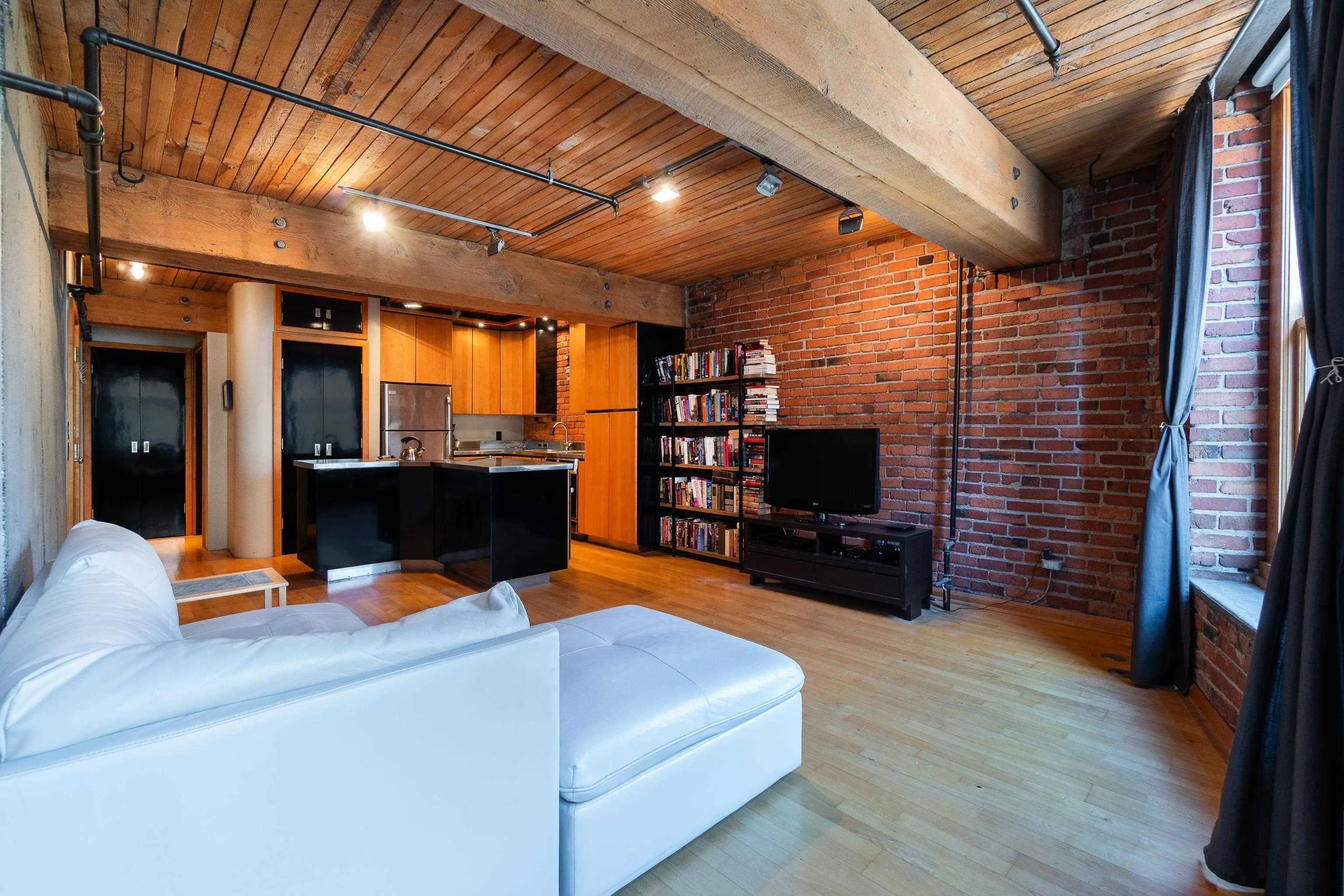 304 41 Alexander Street