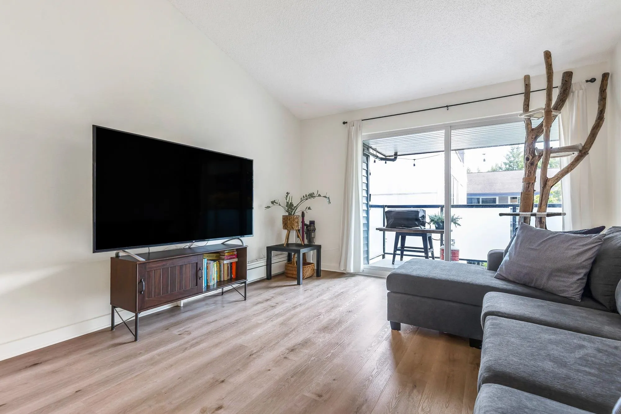 310 33400 Bourquin Place