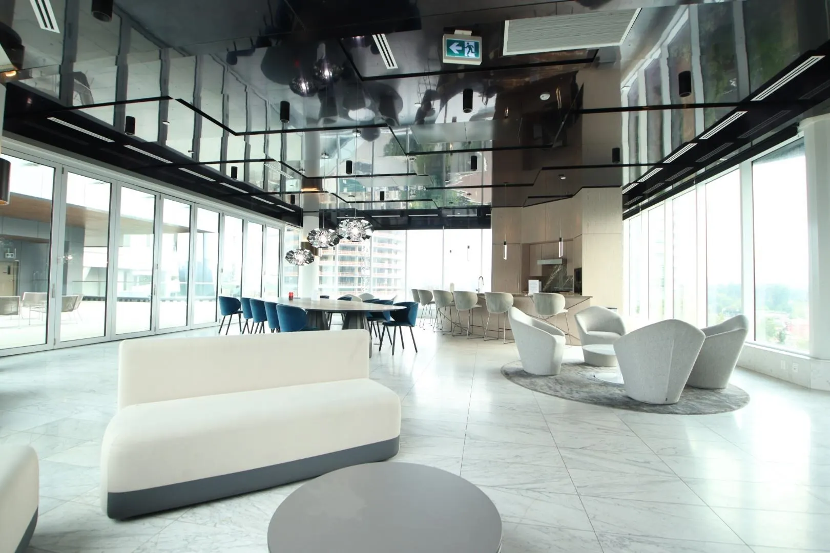1011 4730 Lougheed Highway