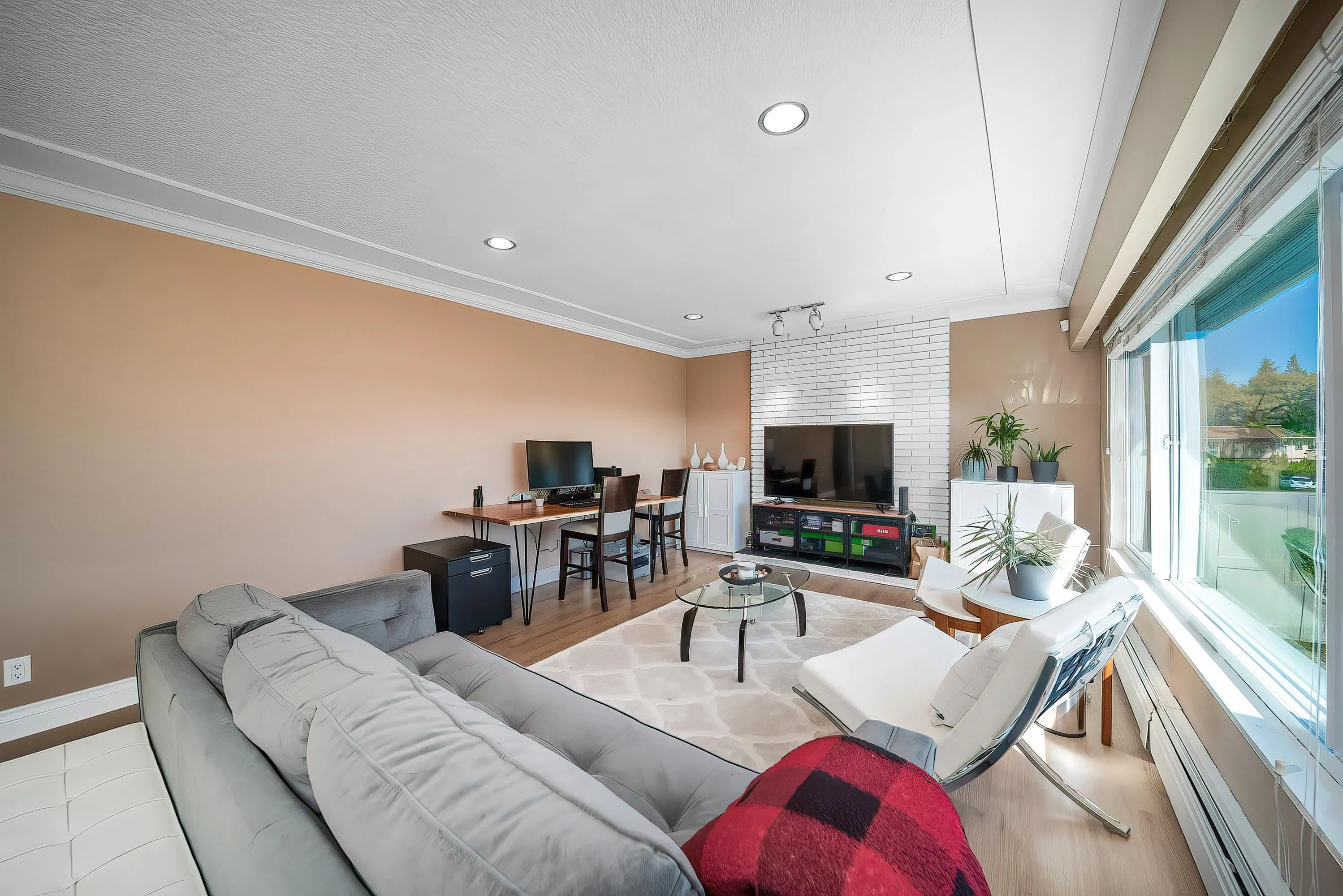 4599 Sunland Place