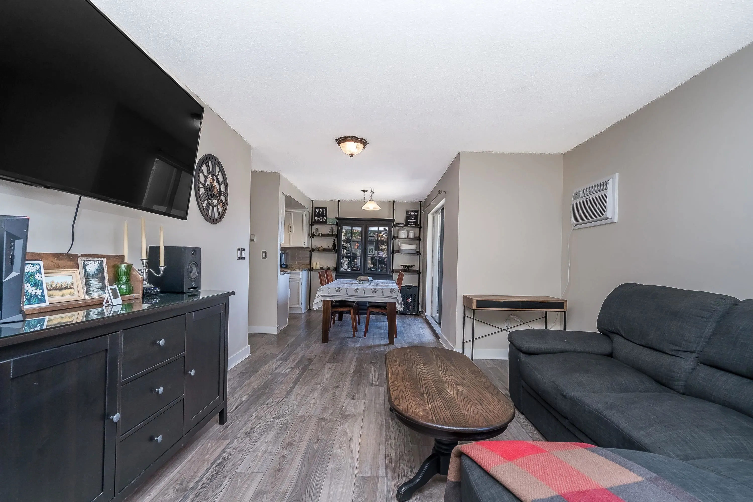 102 20420 54 Avenue