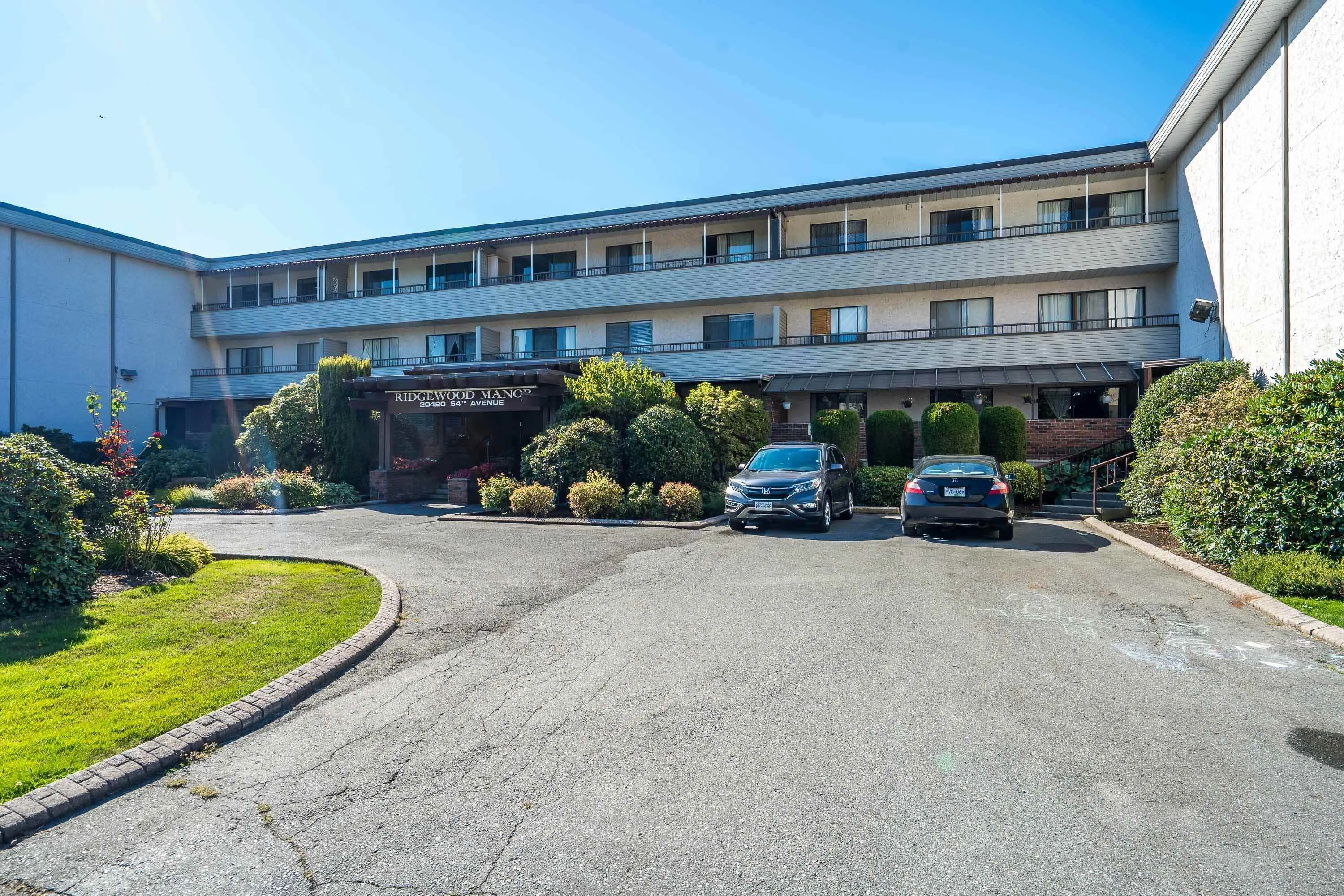 102 20420 54 Avenue