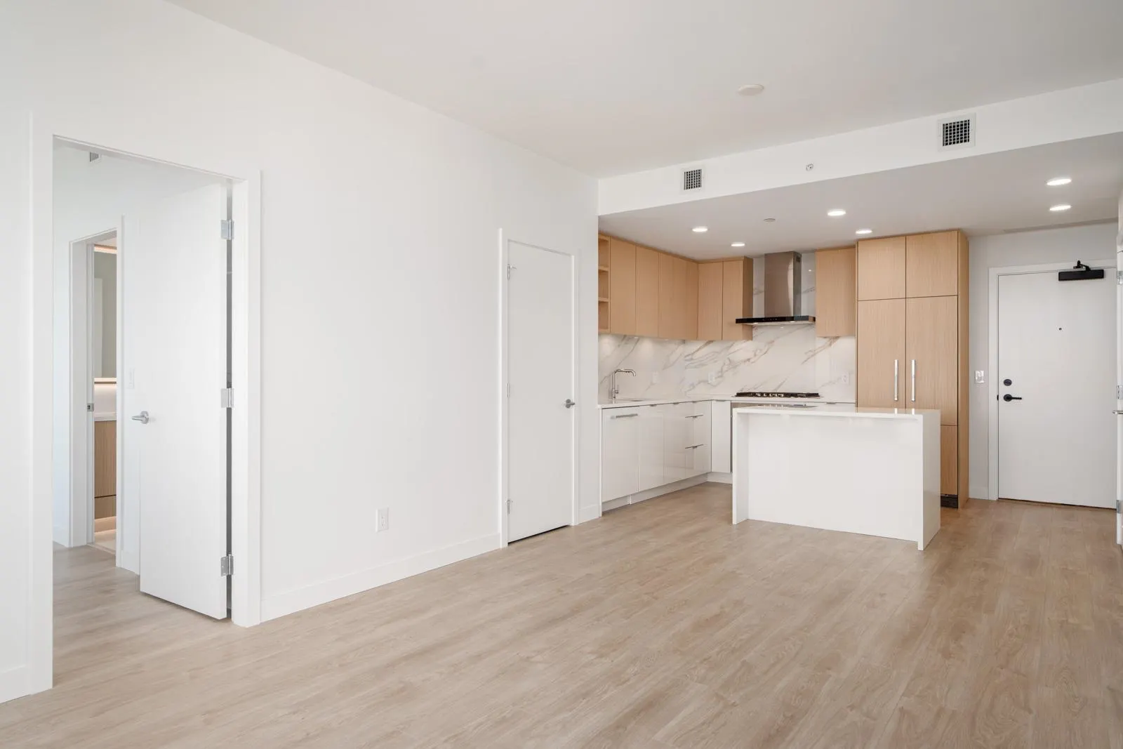 1402 4988 Bennett Street