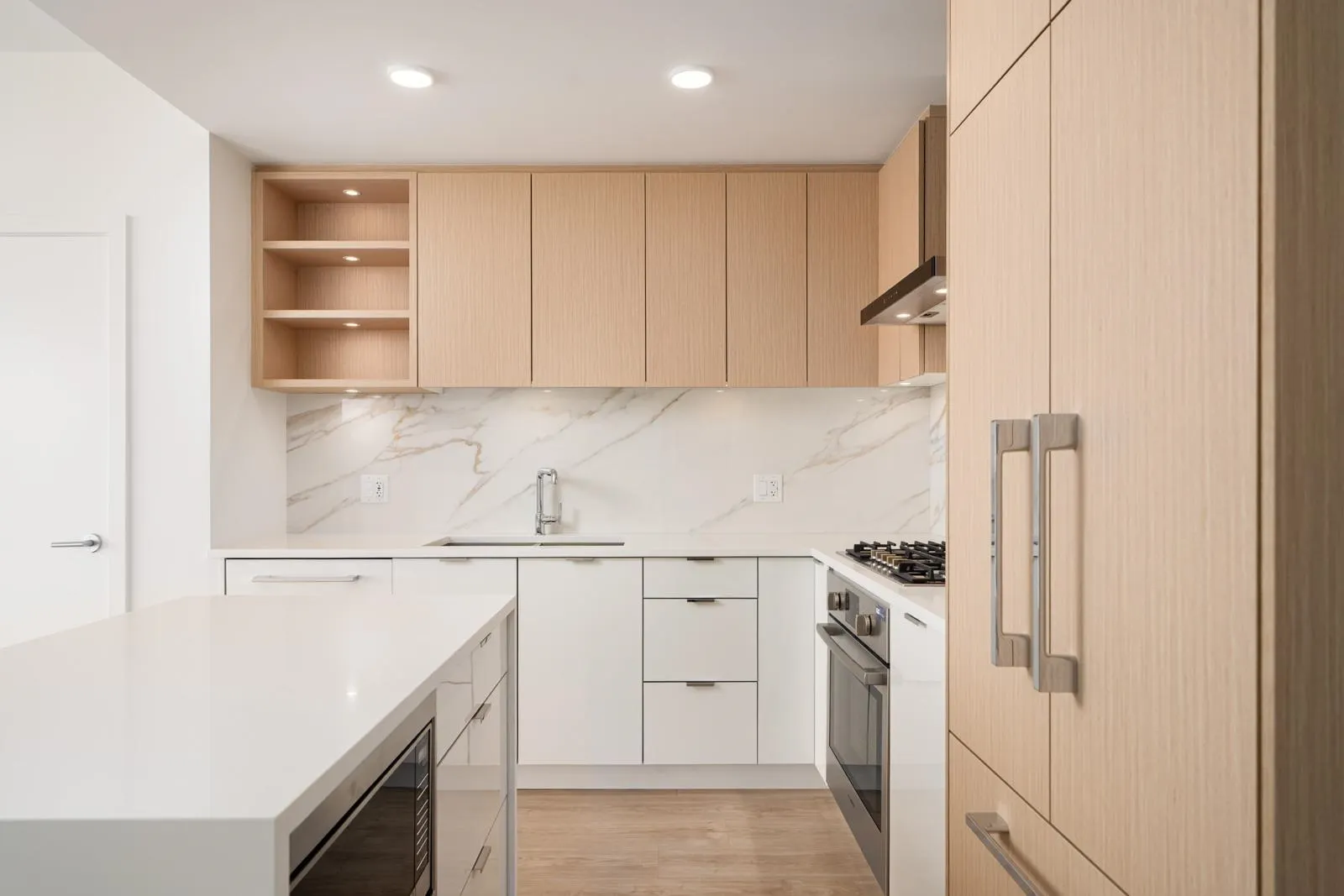 1402 4988 Bennett Street