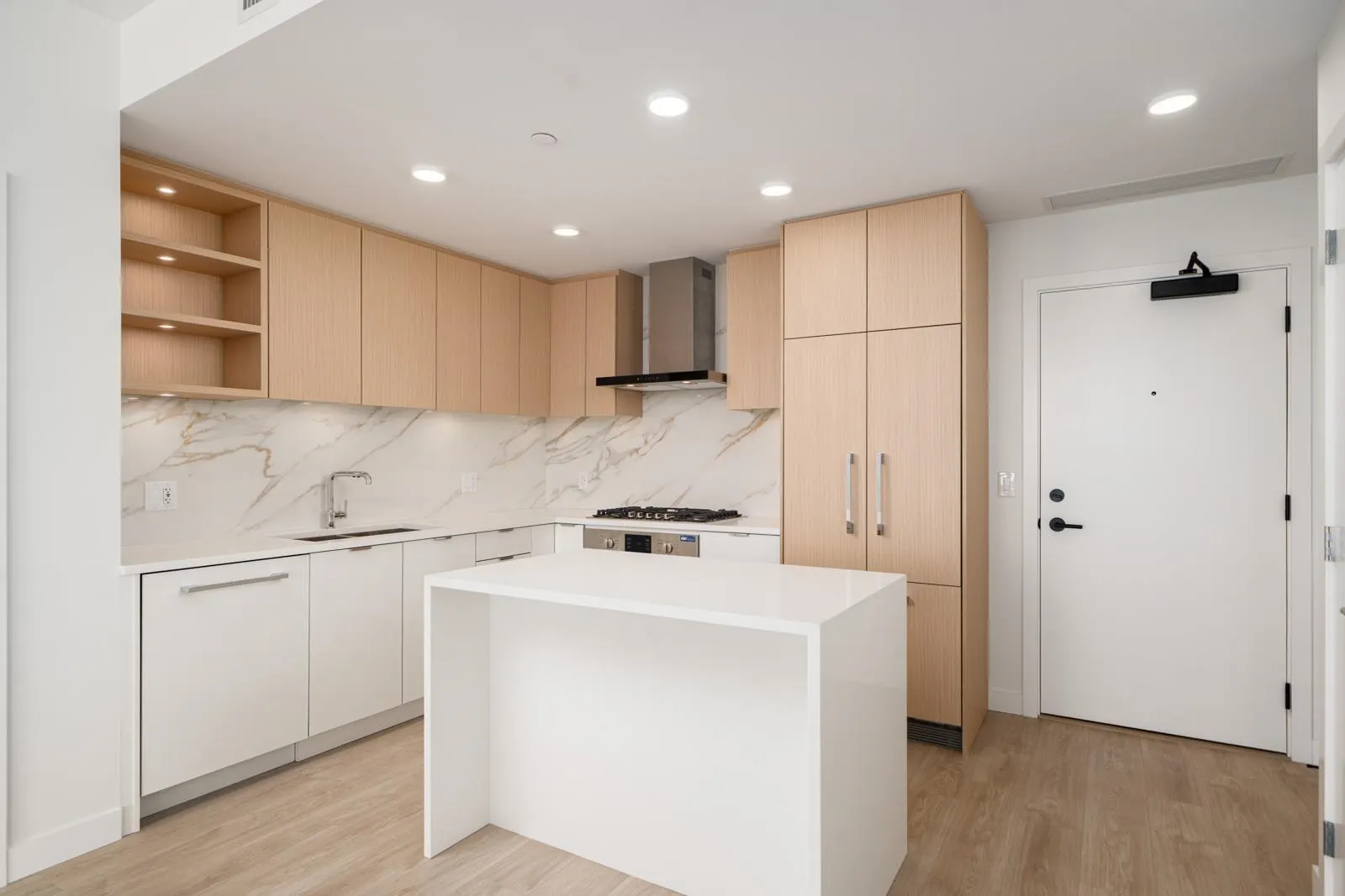 1402 4988 Bennett Street