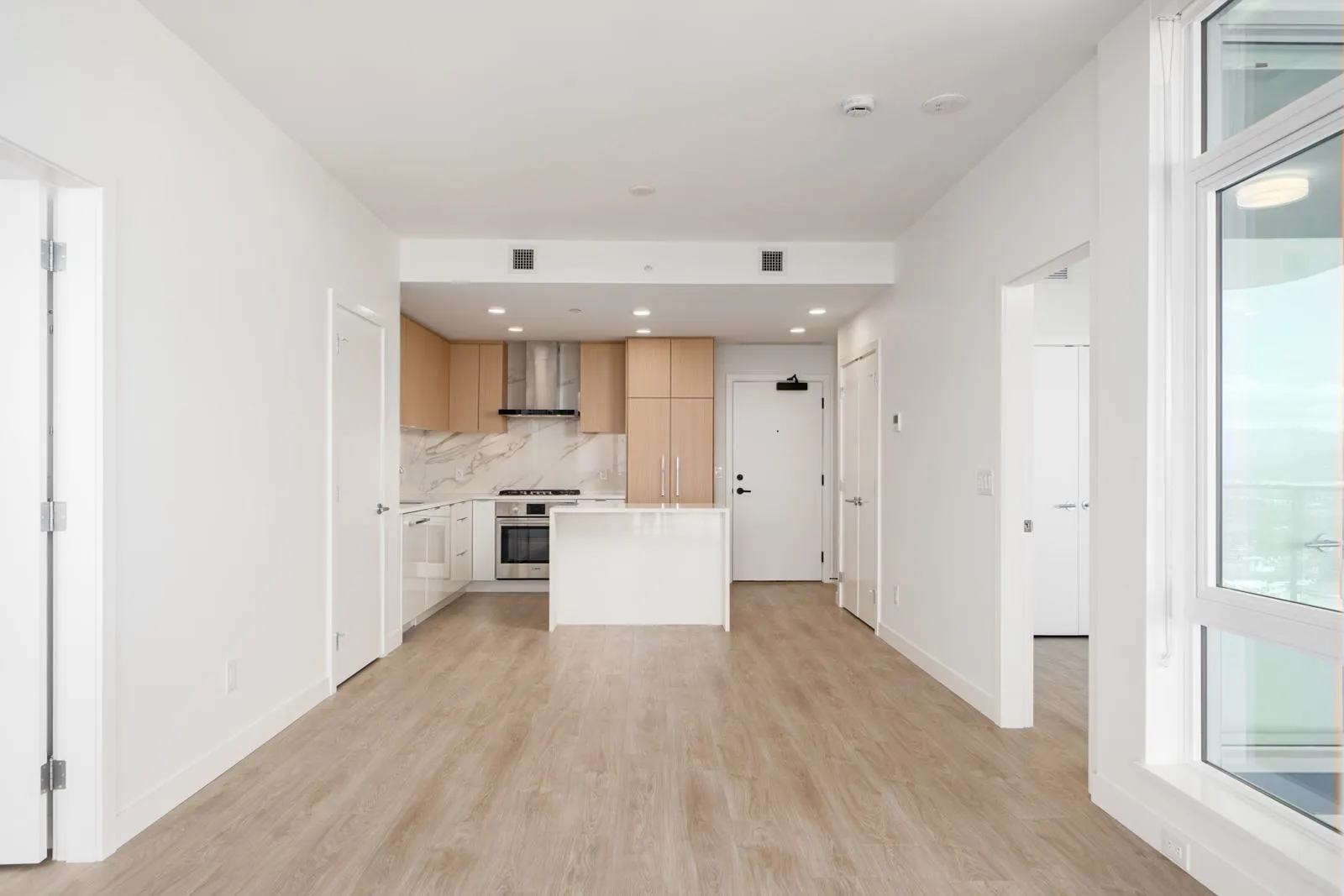 1402 4988 Bennett Street