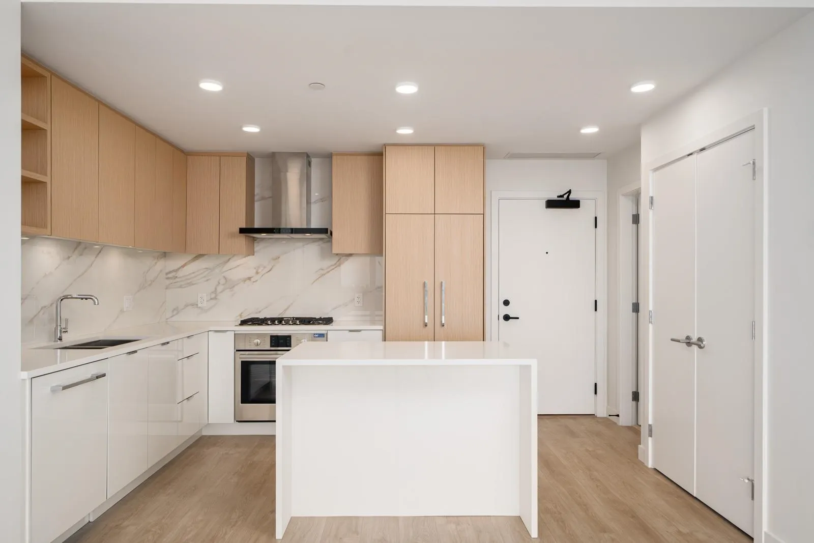 1402 4988 Bennett Street