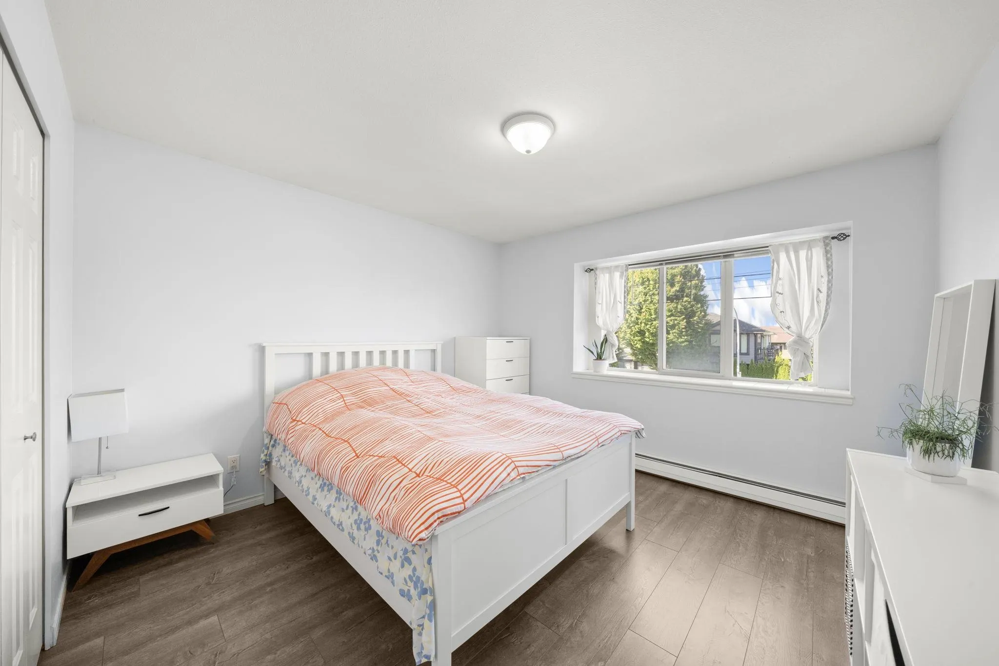 4380 No 5 Road