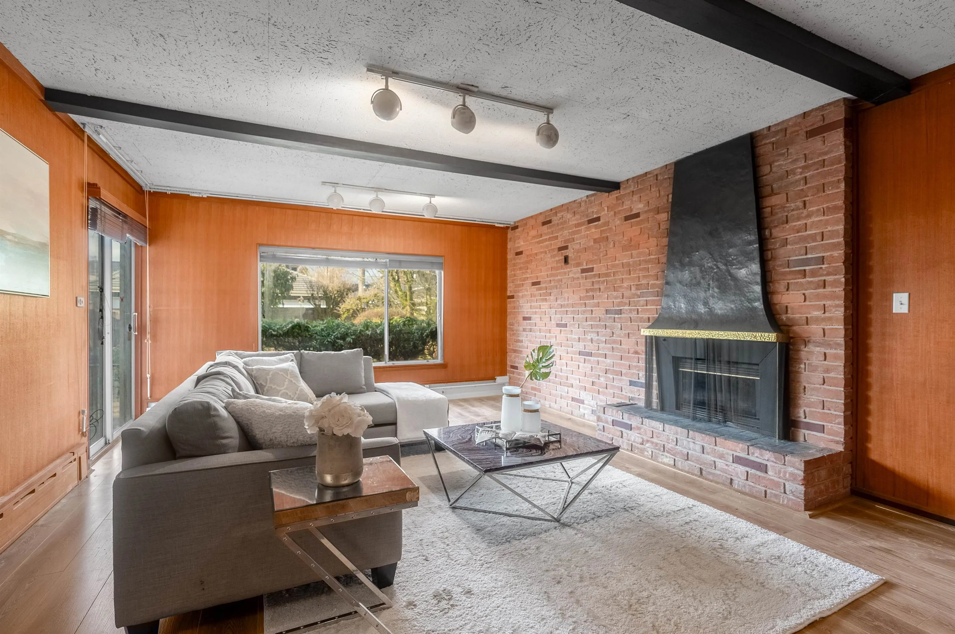 1035 W 48th Avenue