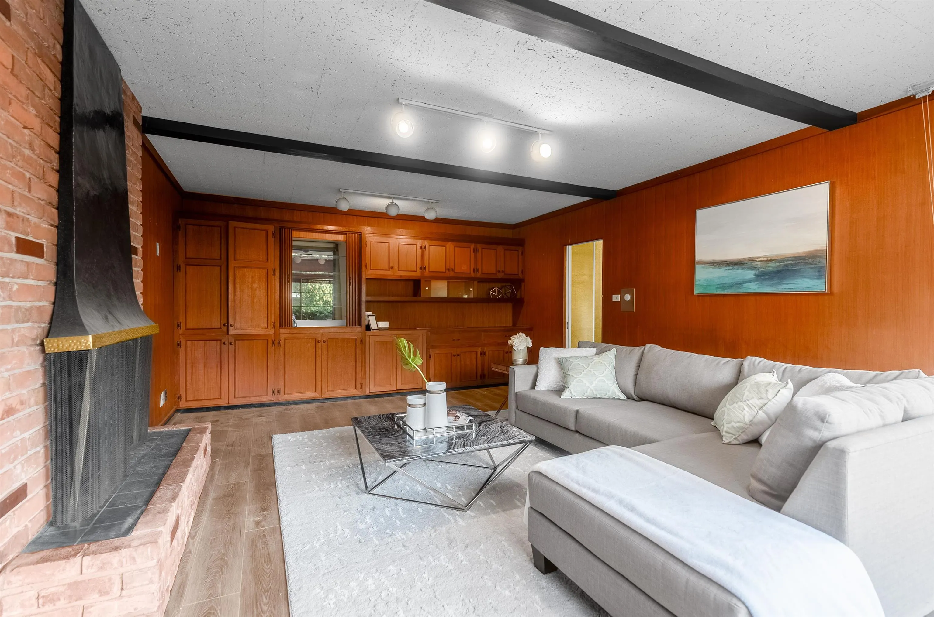 1035 W 48th Avenue