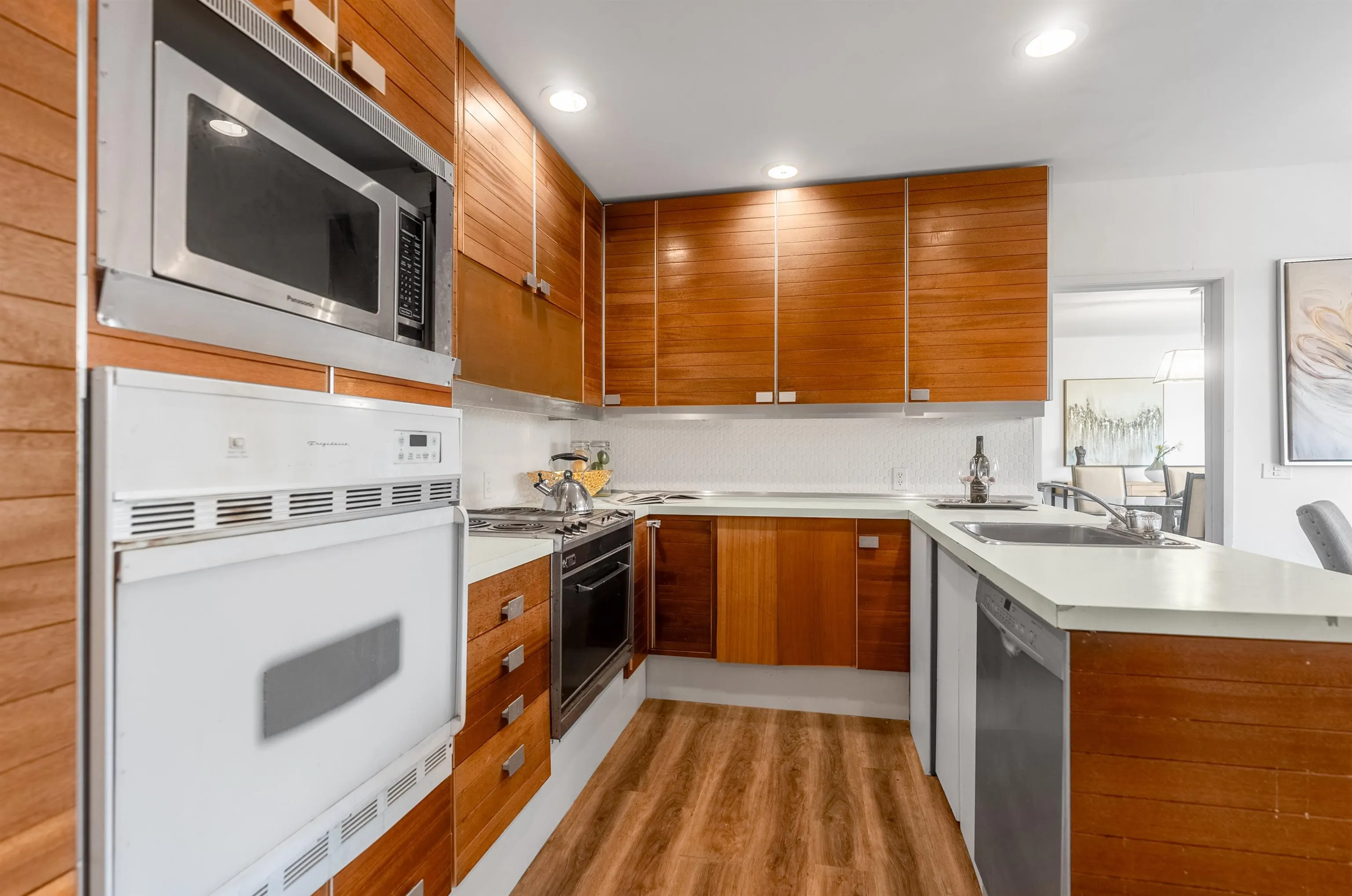 1035 W 48th Avenue