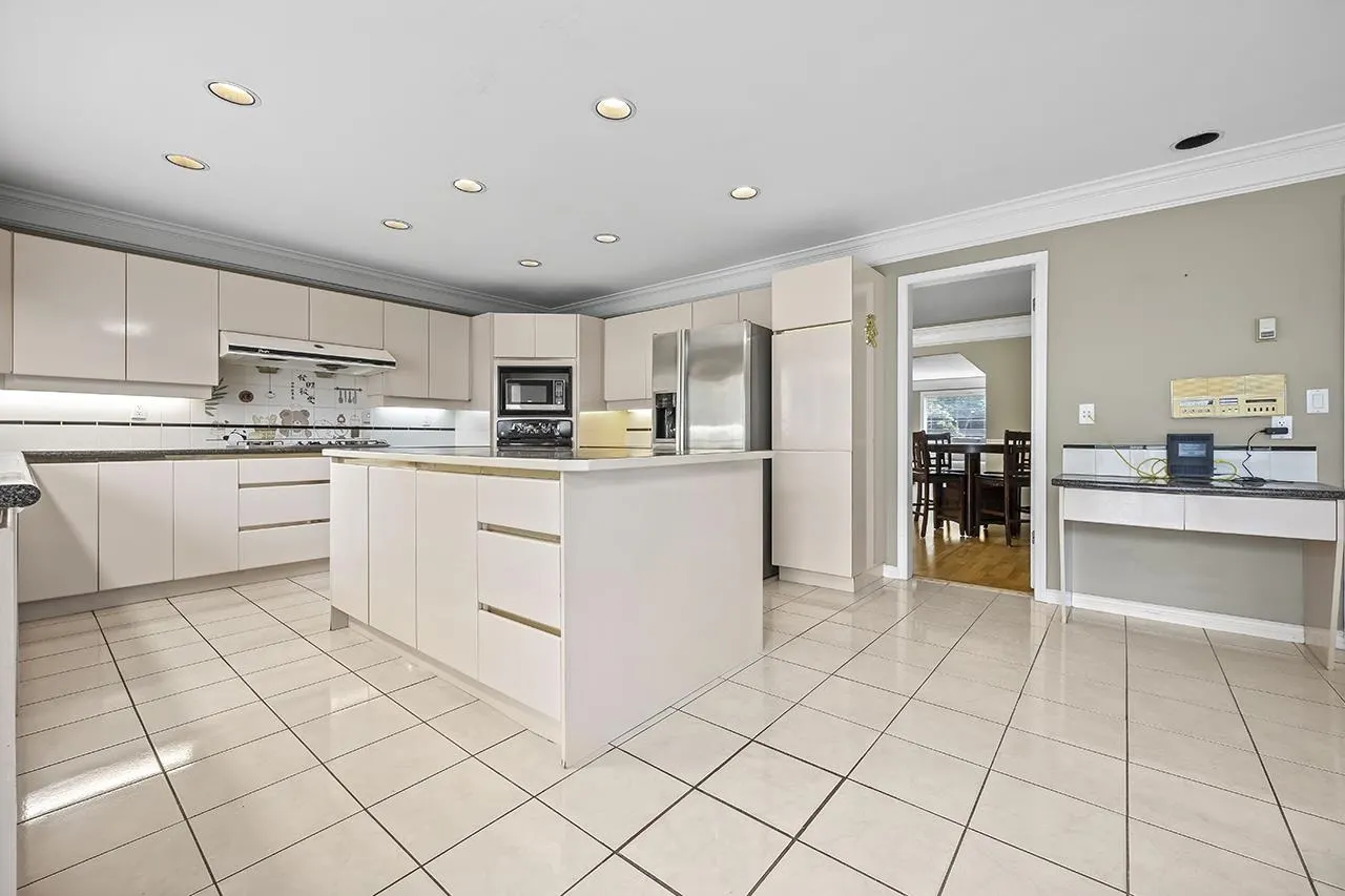 4131 Blundell Road