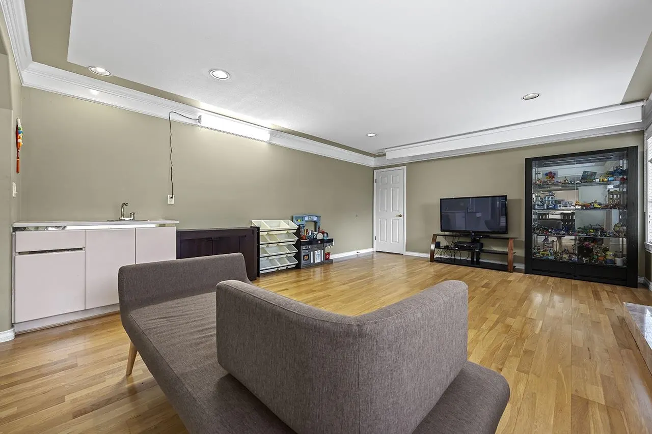 4131 Blundell Road