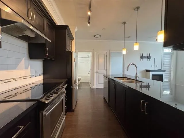 211 11882 226 St