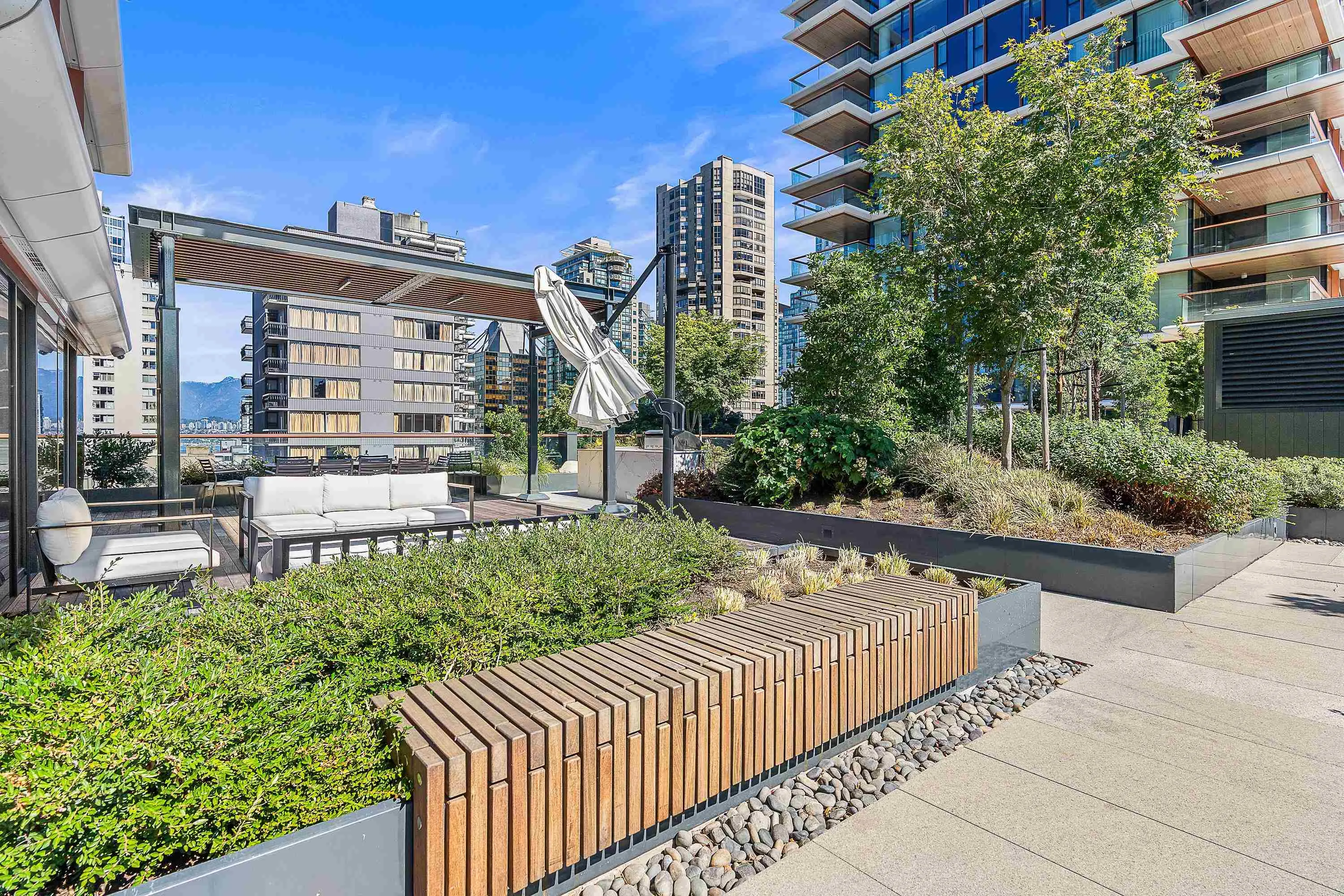2104 1482 Robson Street