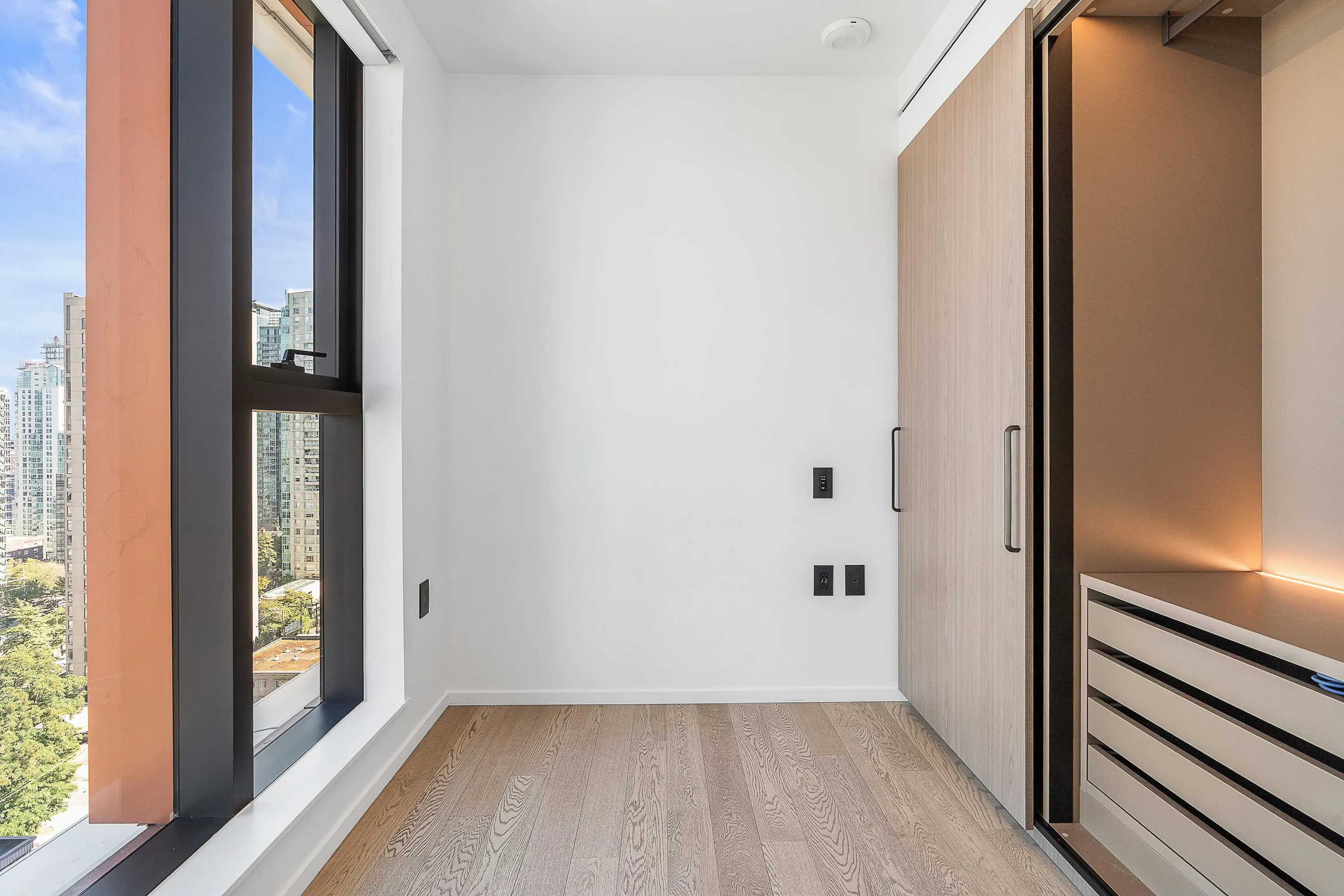 2104 1482 Robson Street