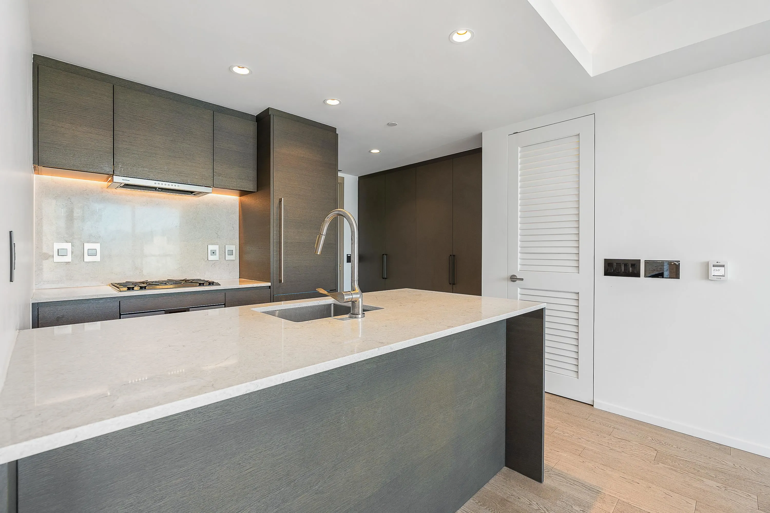 2104 1482 Robson Street