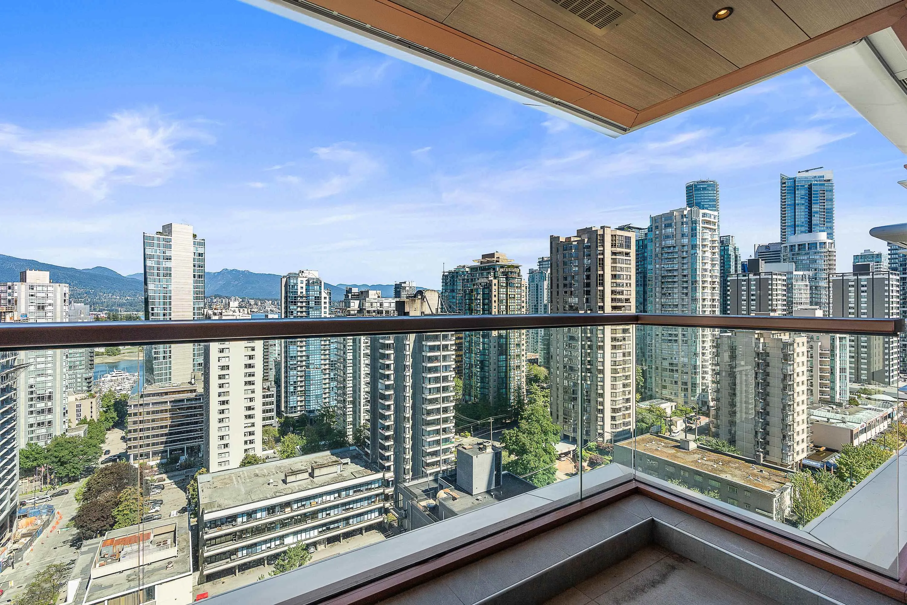 2104 1482 Robson Street