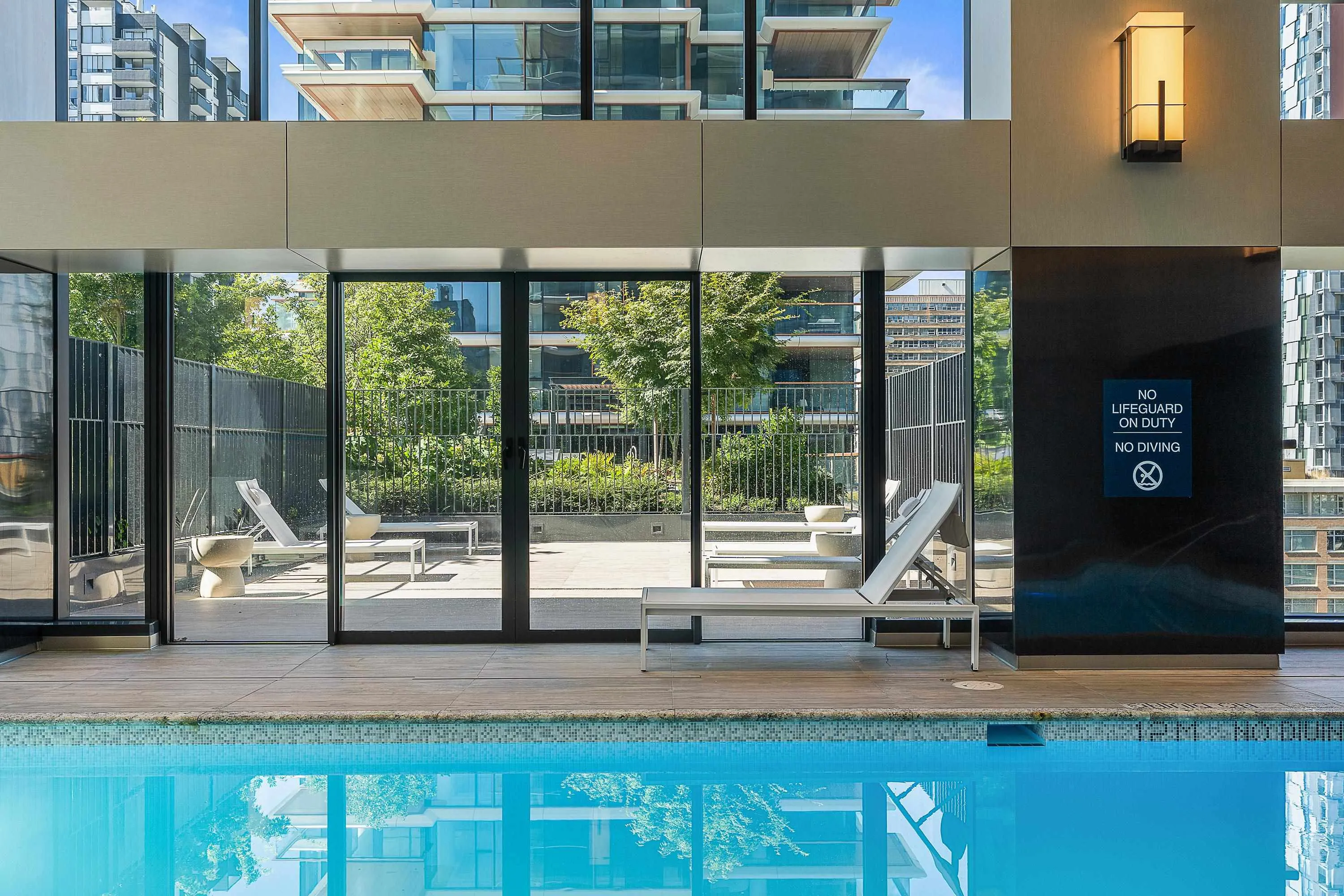 2104 1482 Robson Street