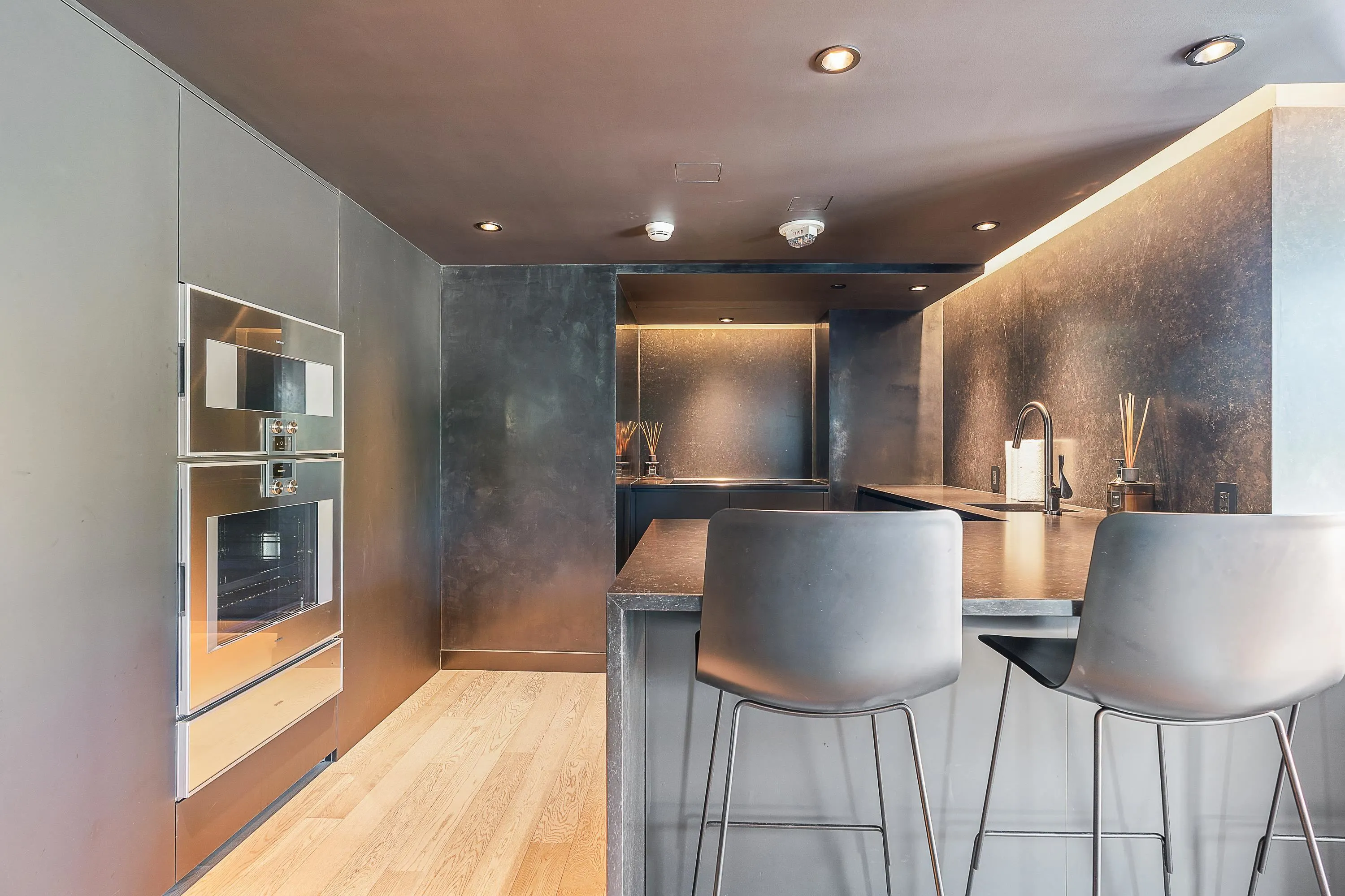 2104 1482 Robson Street