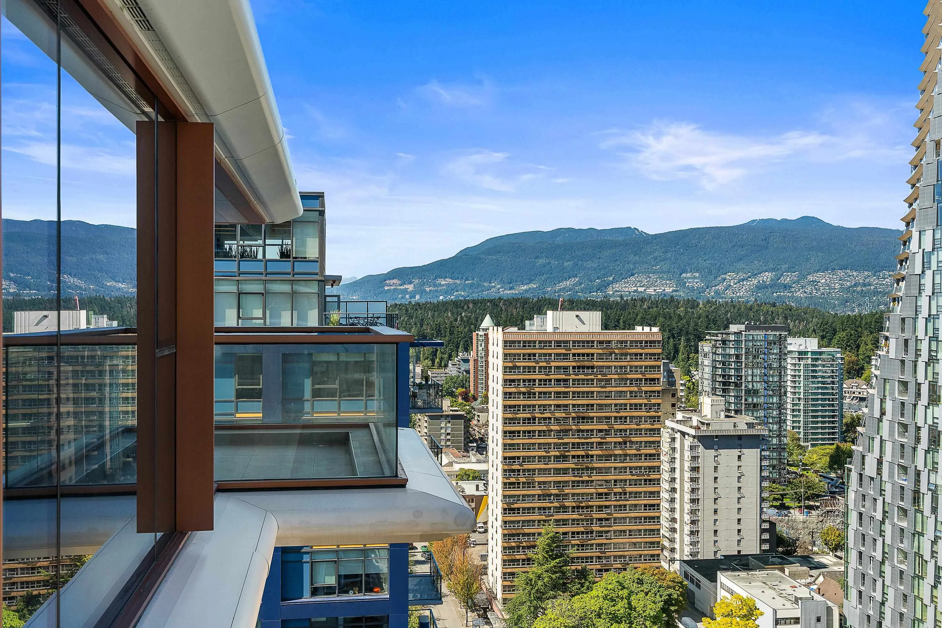 2104 1482 Robson Street
