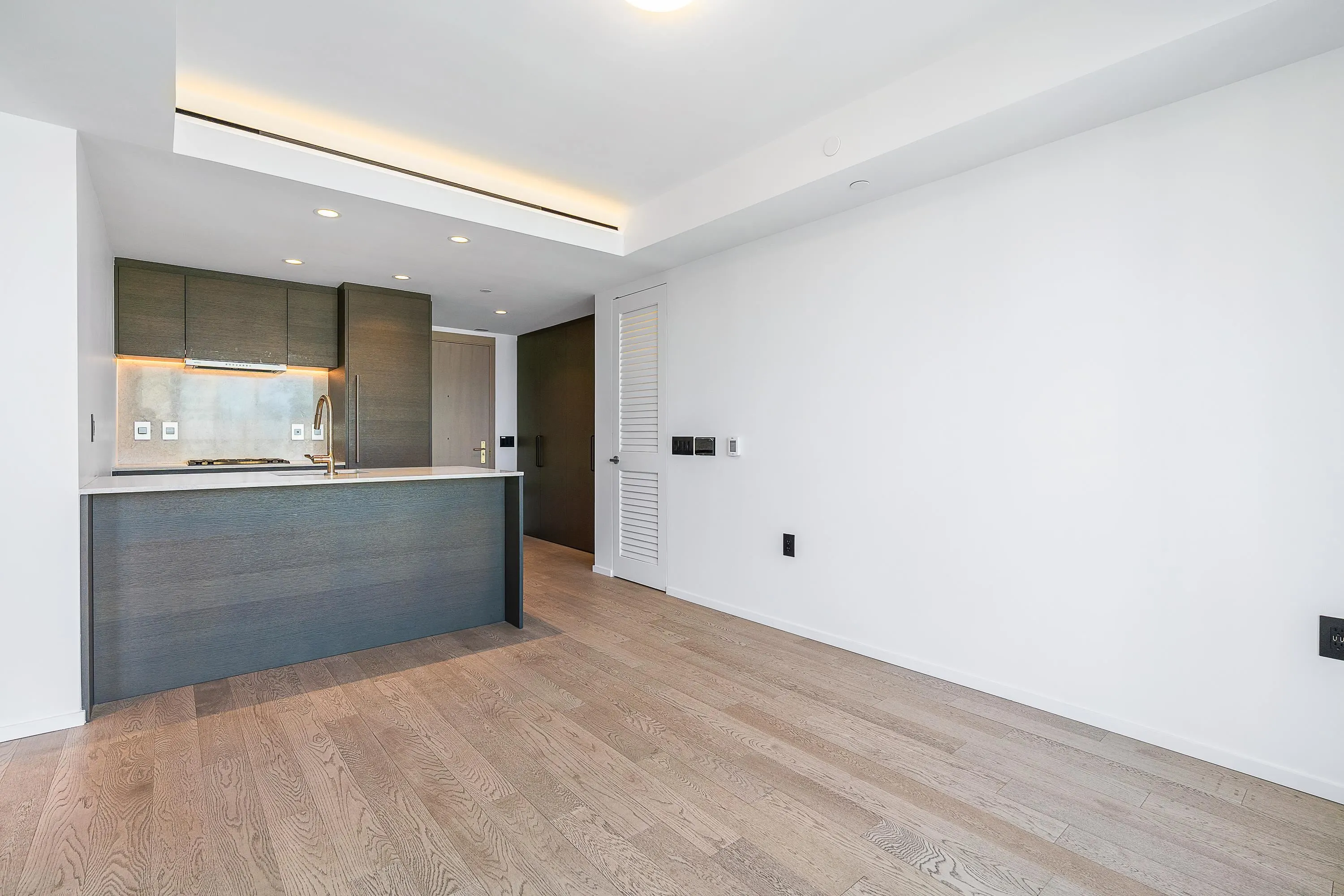 2104 1482 Robson Street
