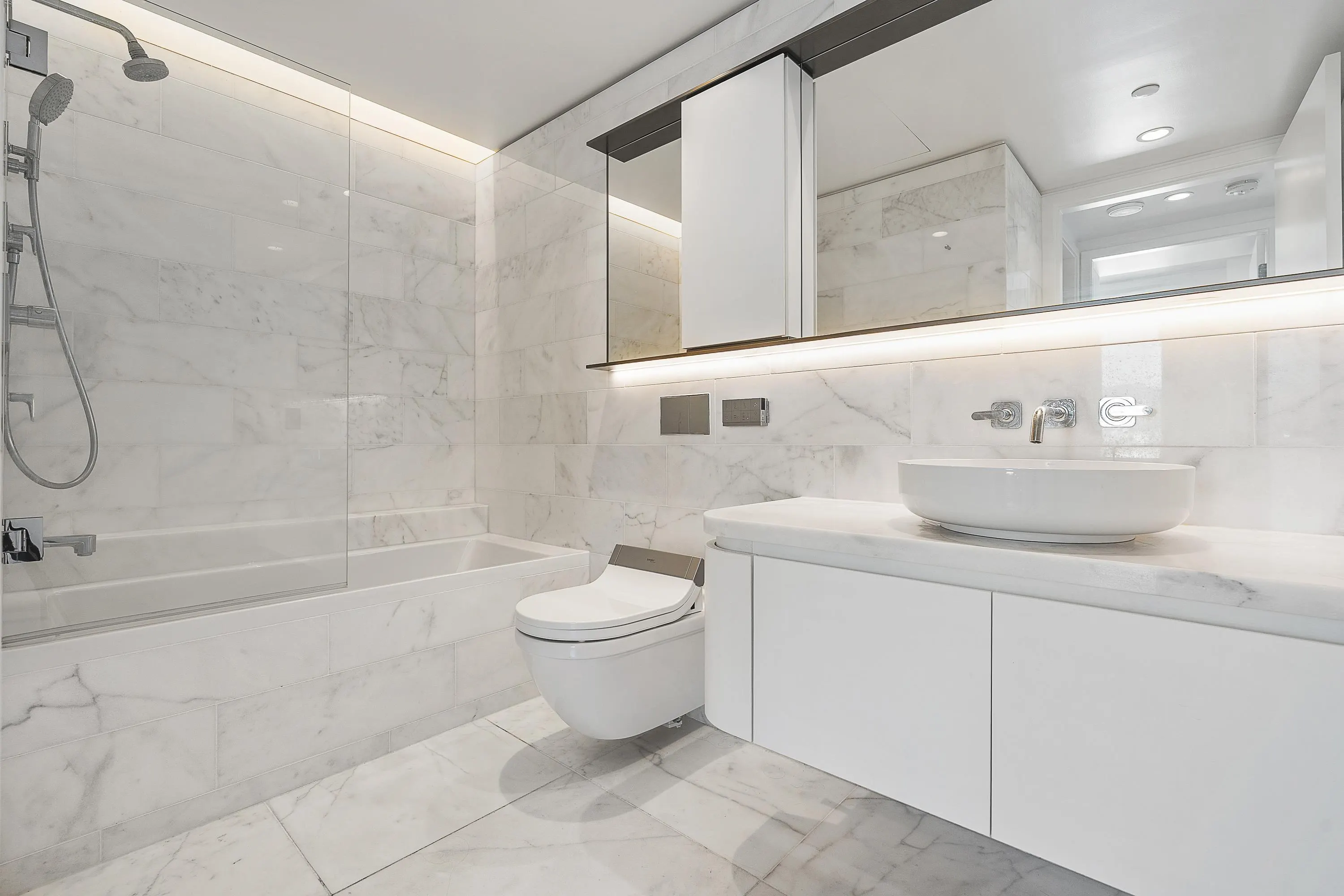 2104 1482 Robson Street