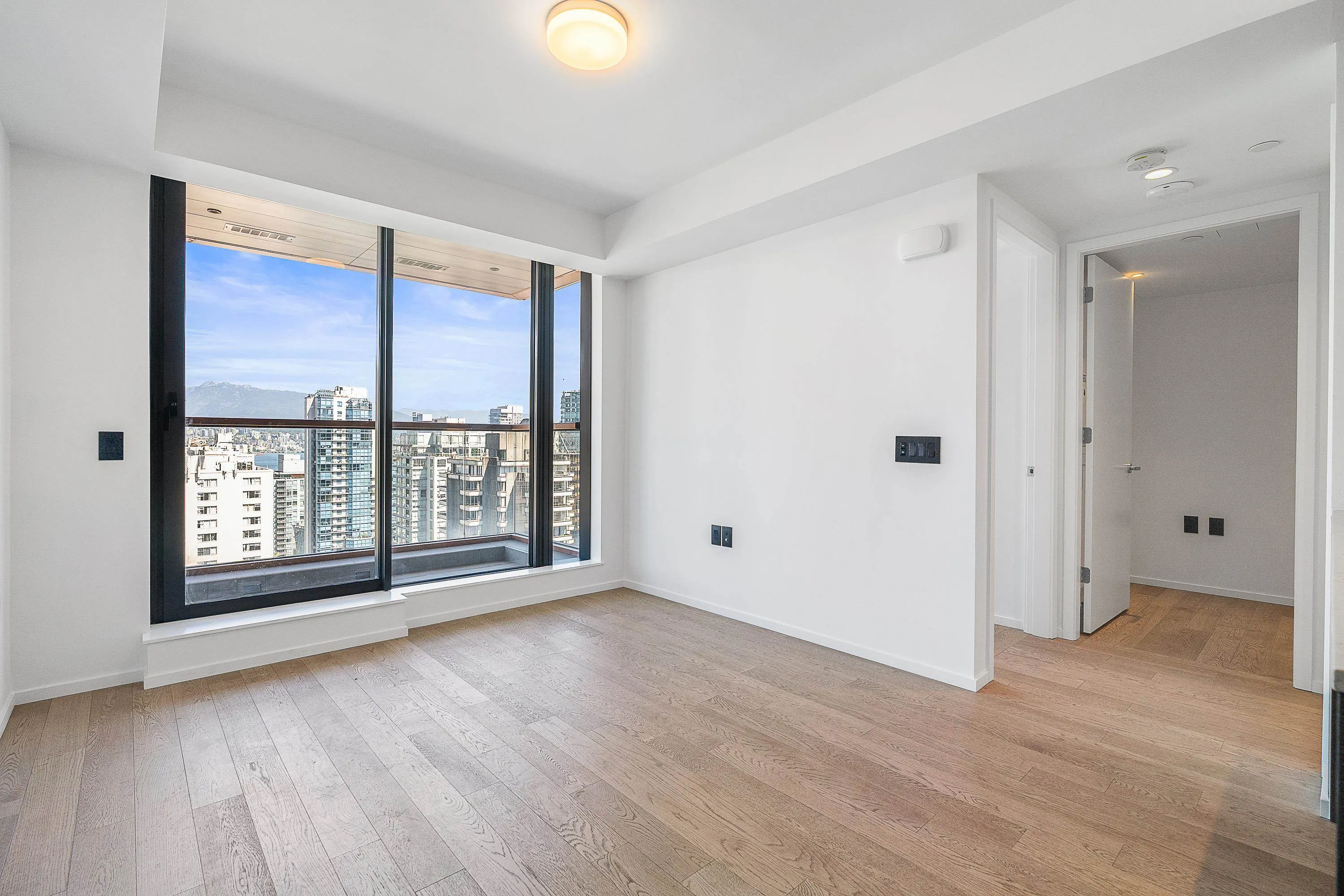 2104 1482 Robson Street