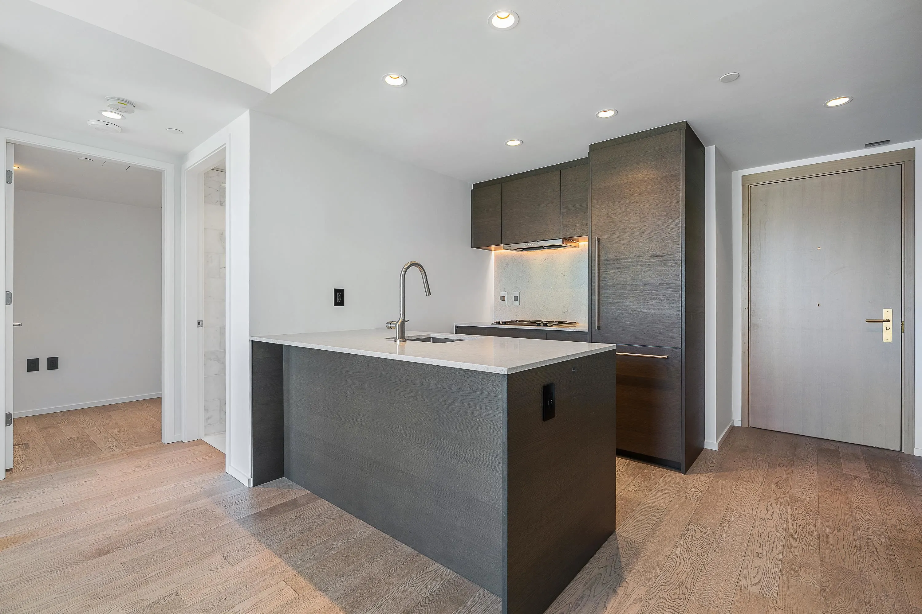 2104 1482 Robson Street