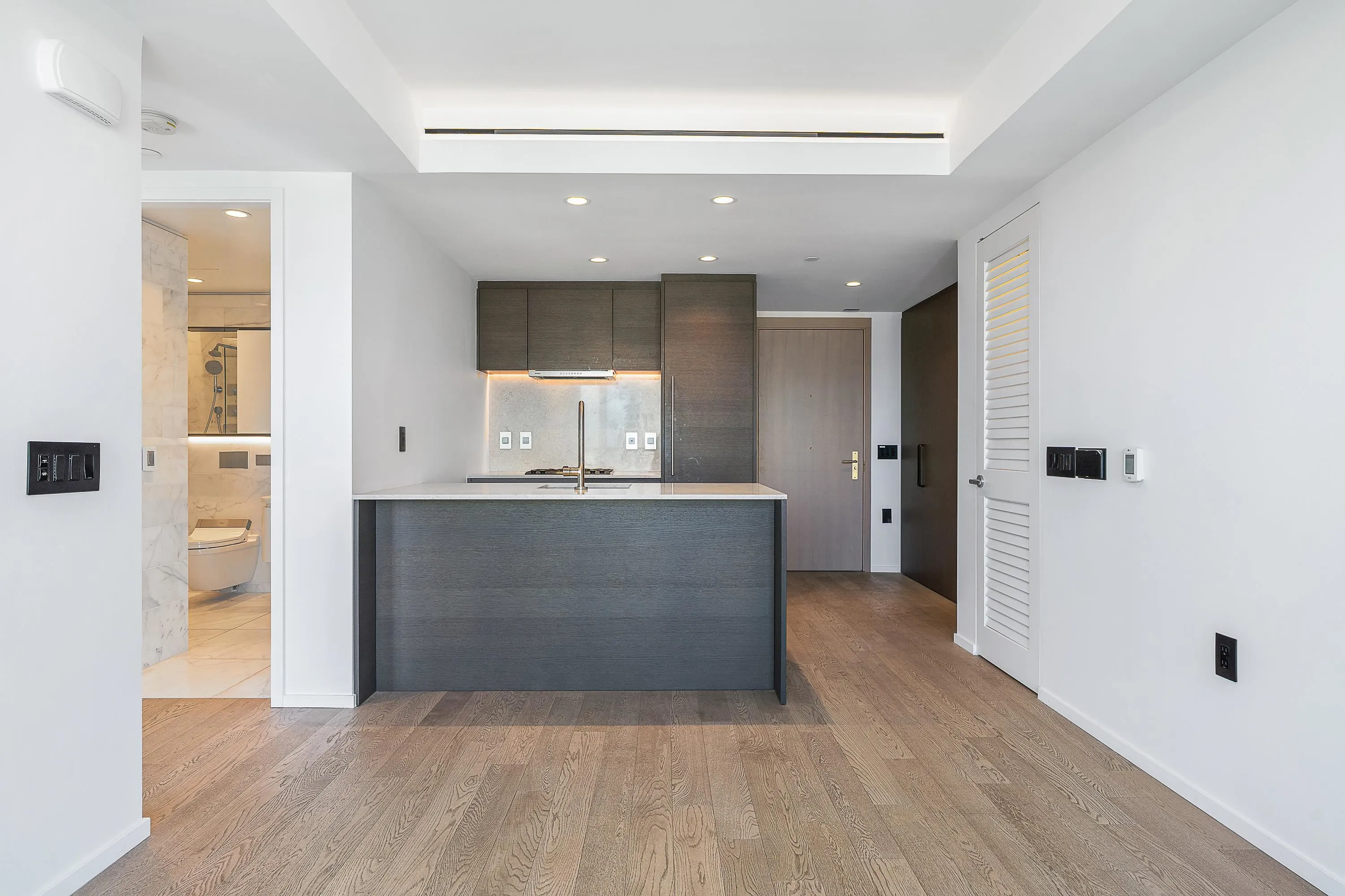 2104 1482 Robson Street