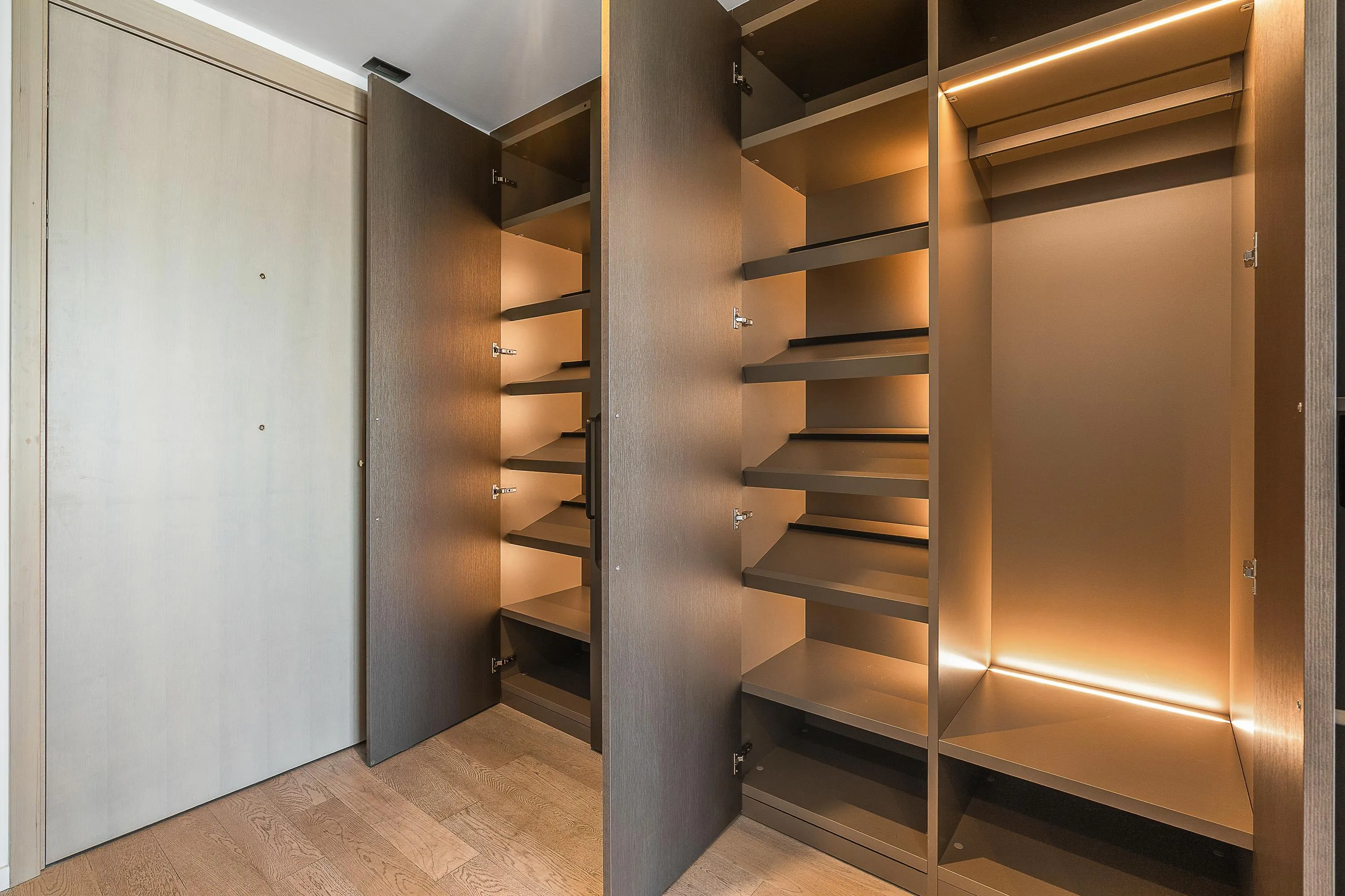 2104 1482 Robson Street