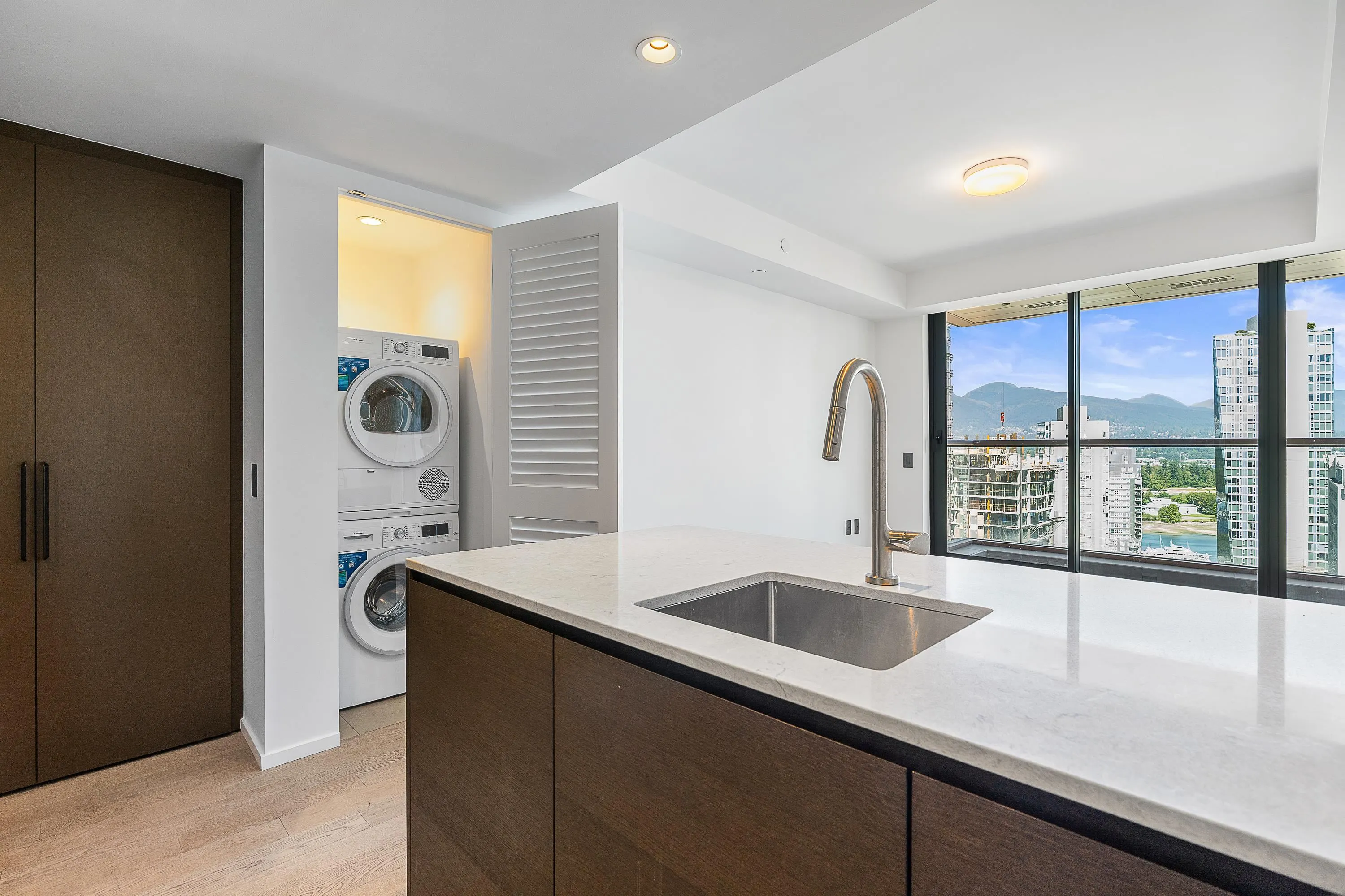 2104 1482 Robson Street