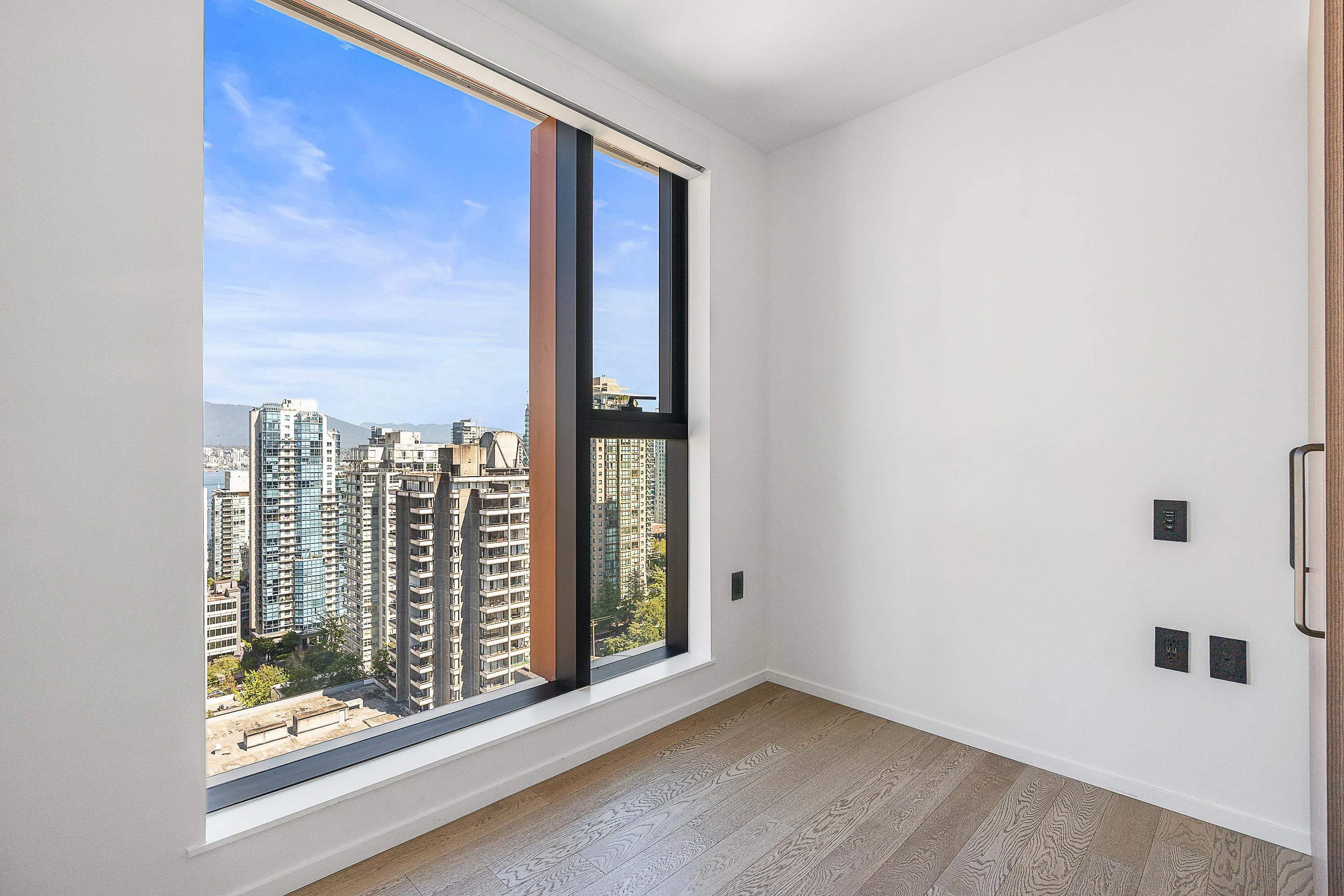 2104 1482 Robson Street
