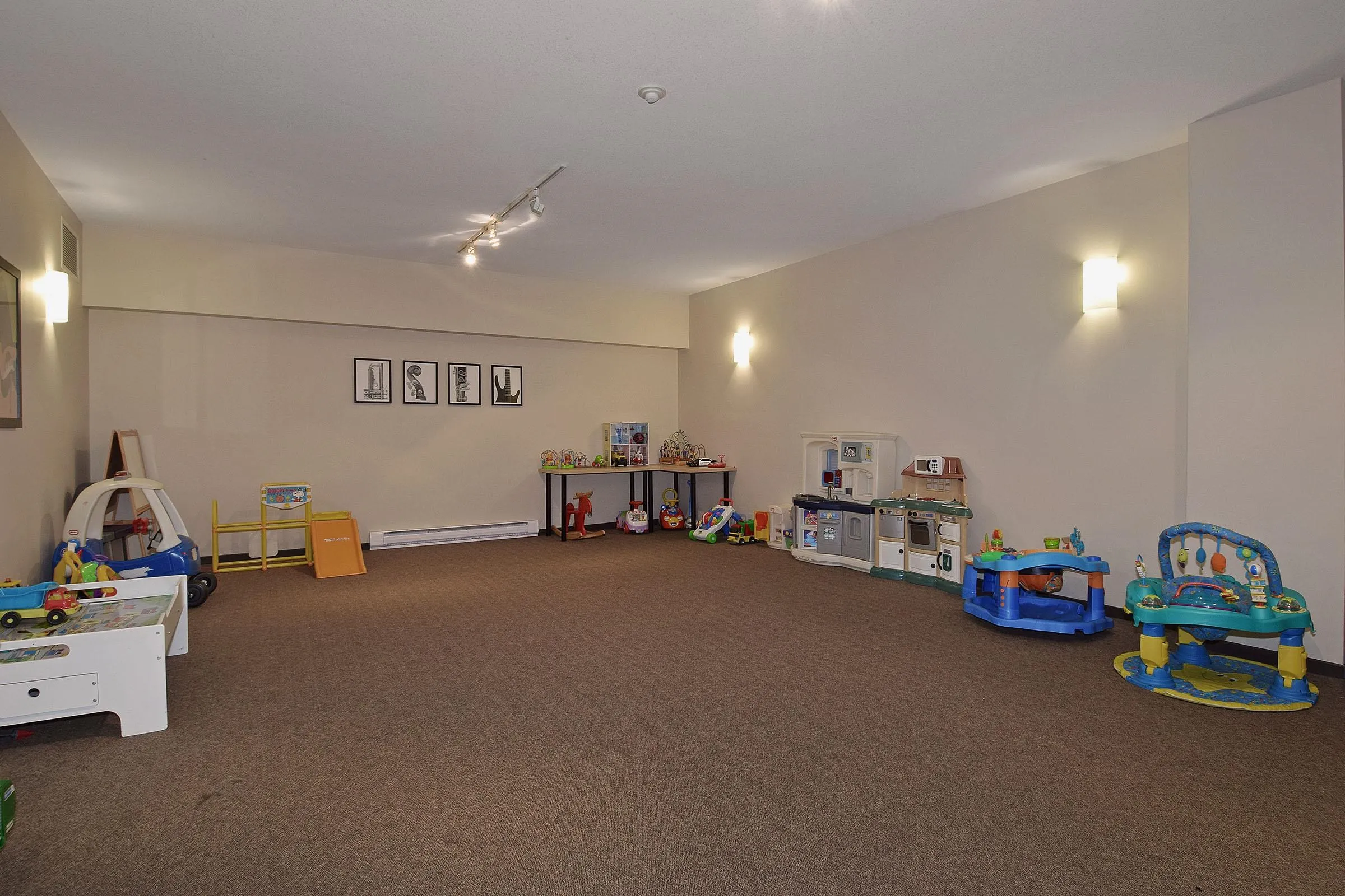 110 400 Klahanie Drive