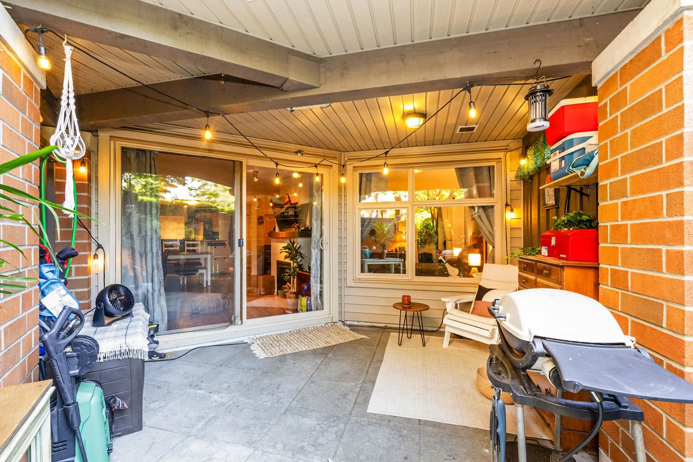 110 400 Klahanie Drive