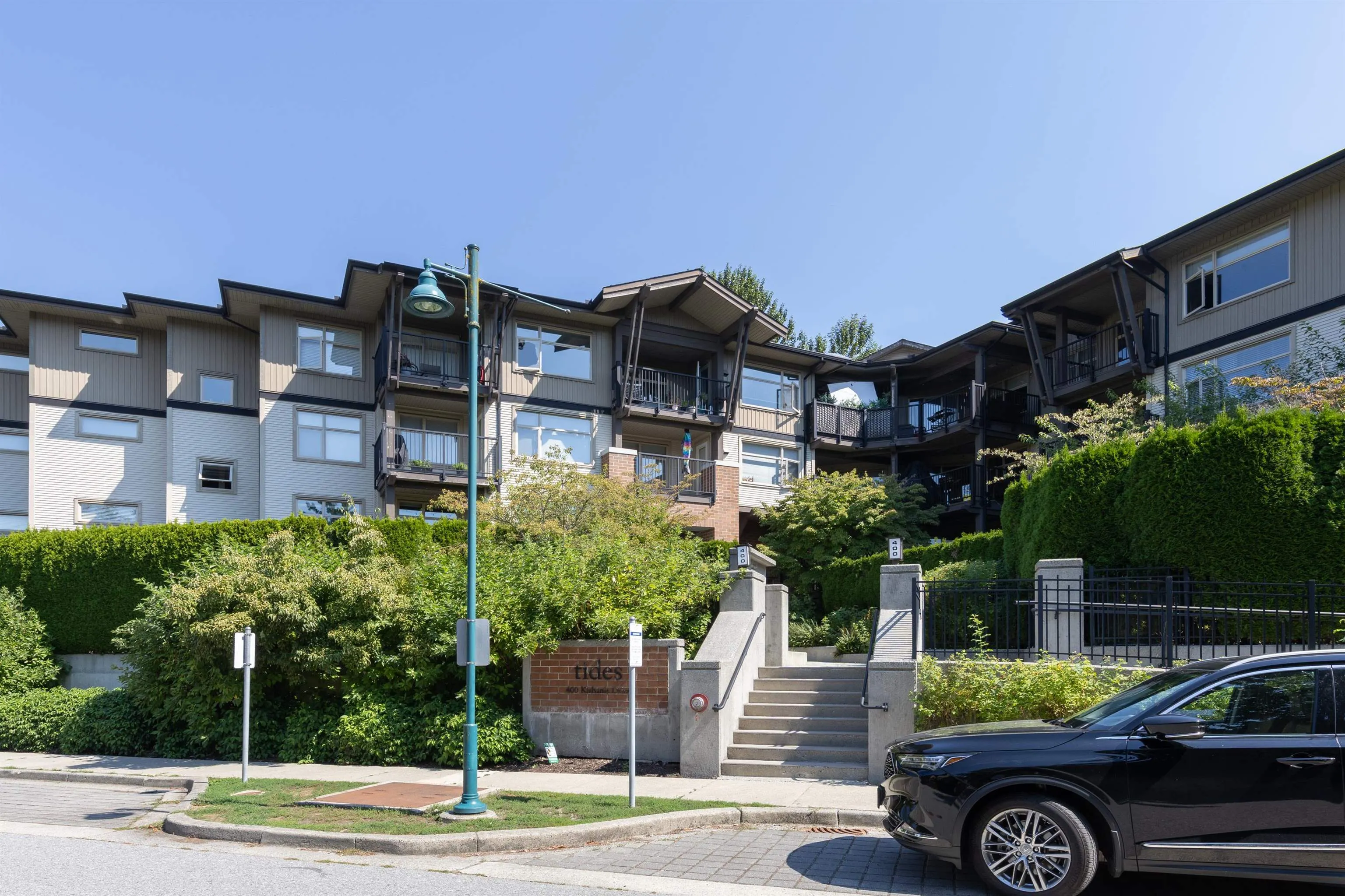 110 400 Klahanie Drive
