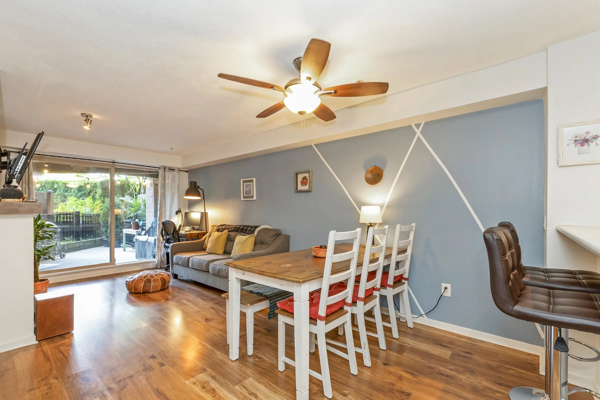 110 400 Klahanie Drive