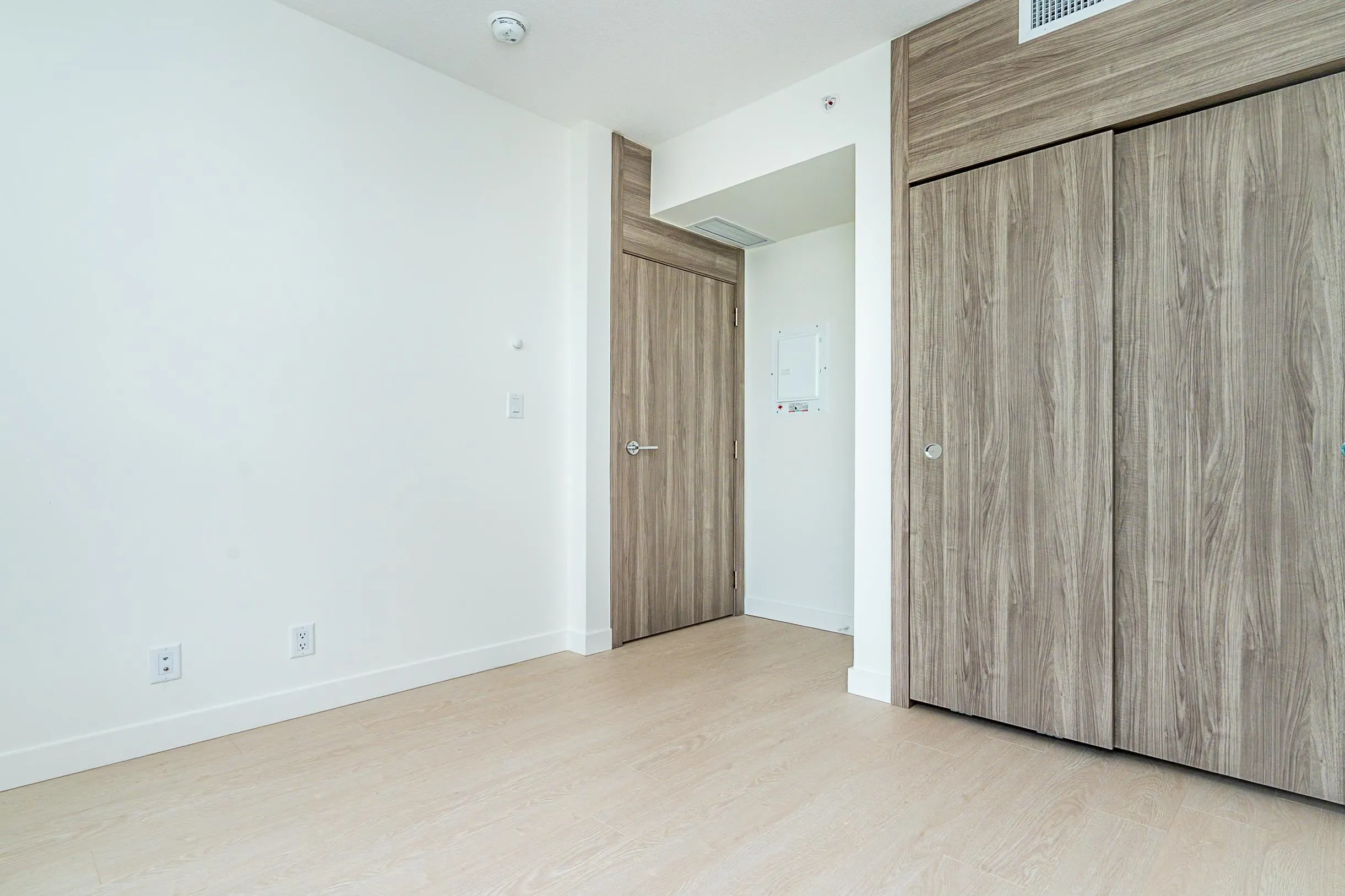 611 13778 100 Avenue