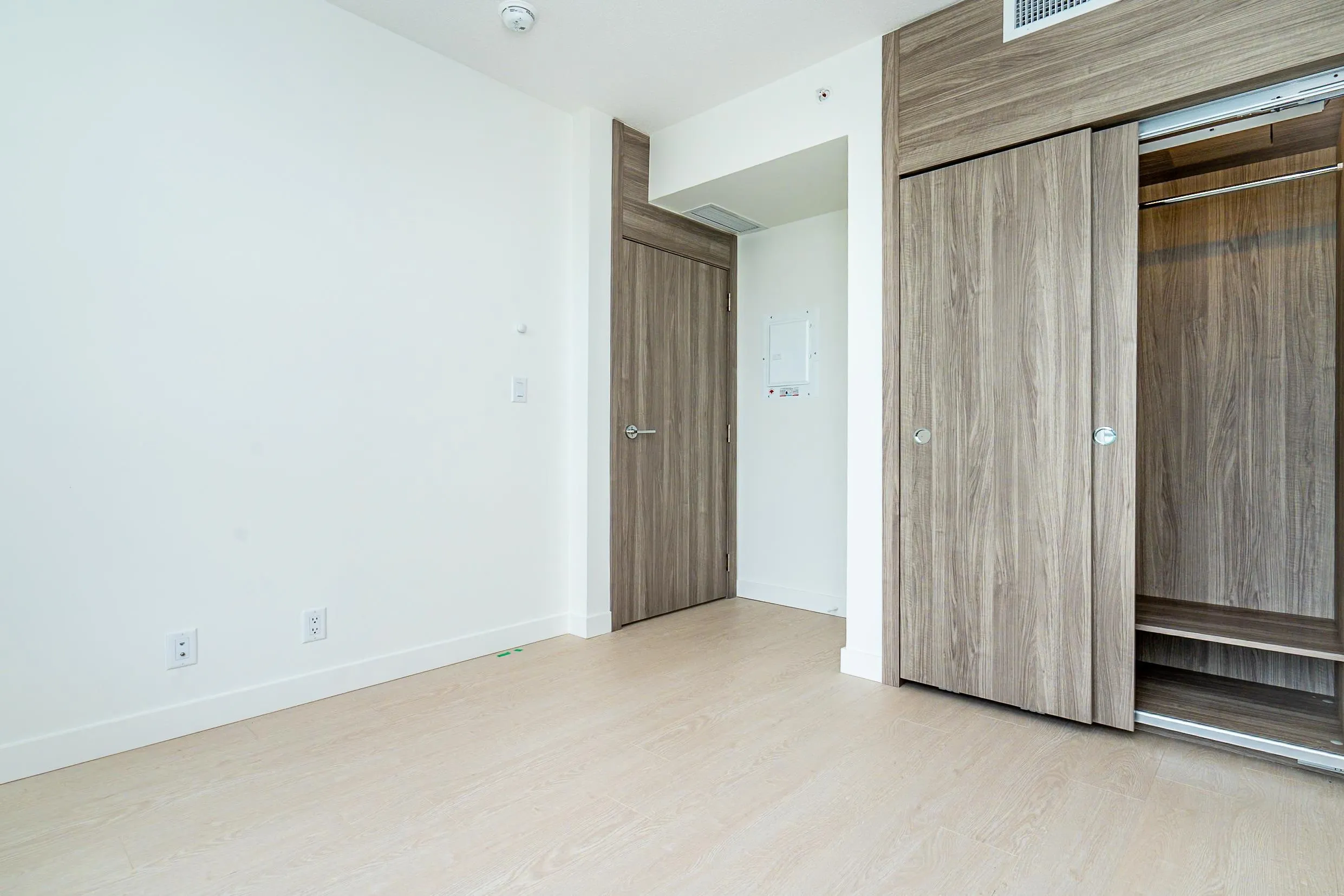 611 13778 100 Avenue