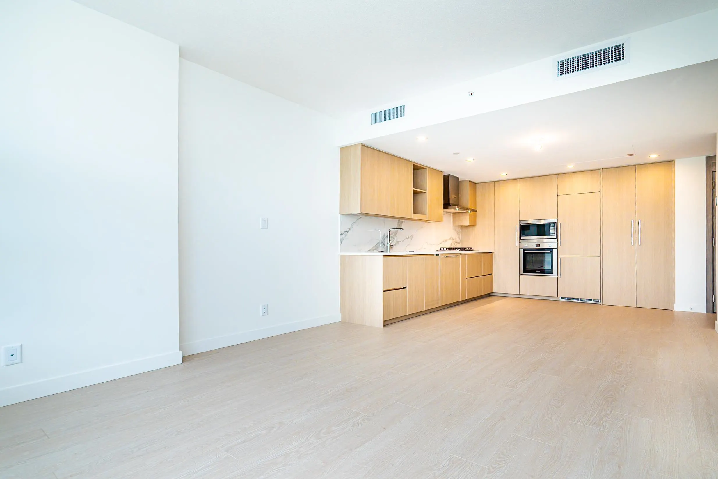 611 13778 100 Avenue