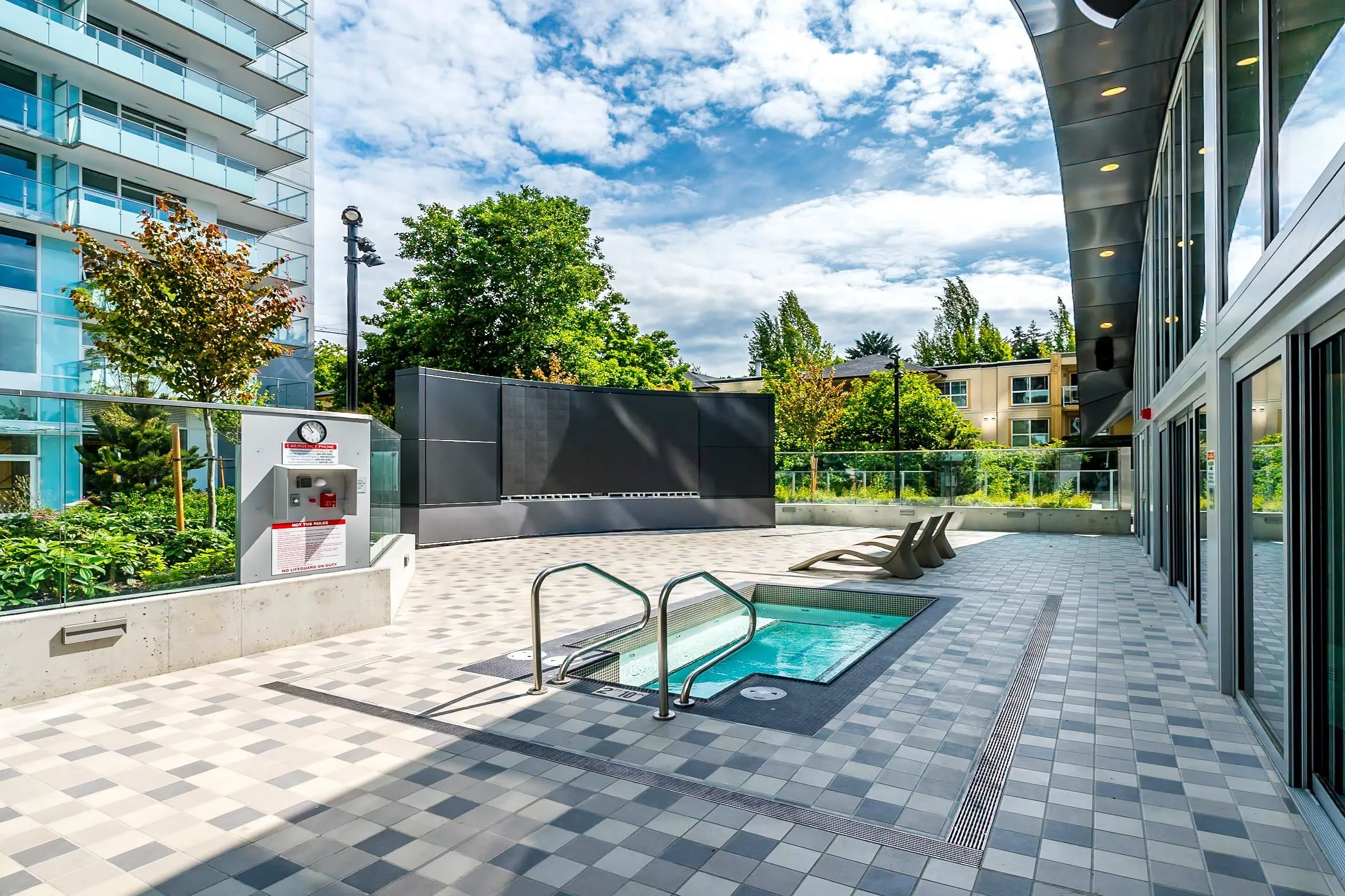 611 13778 100 Avenue