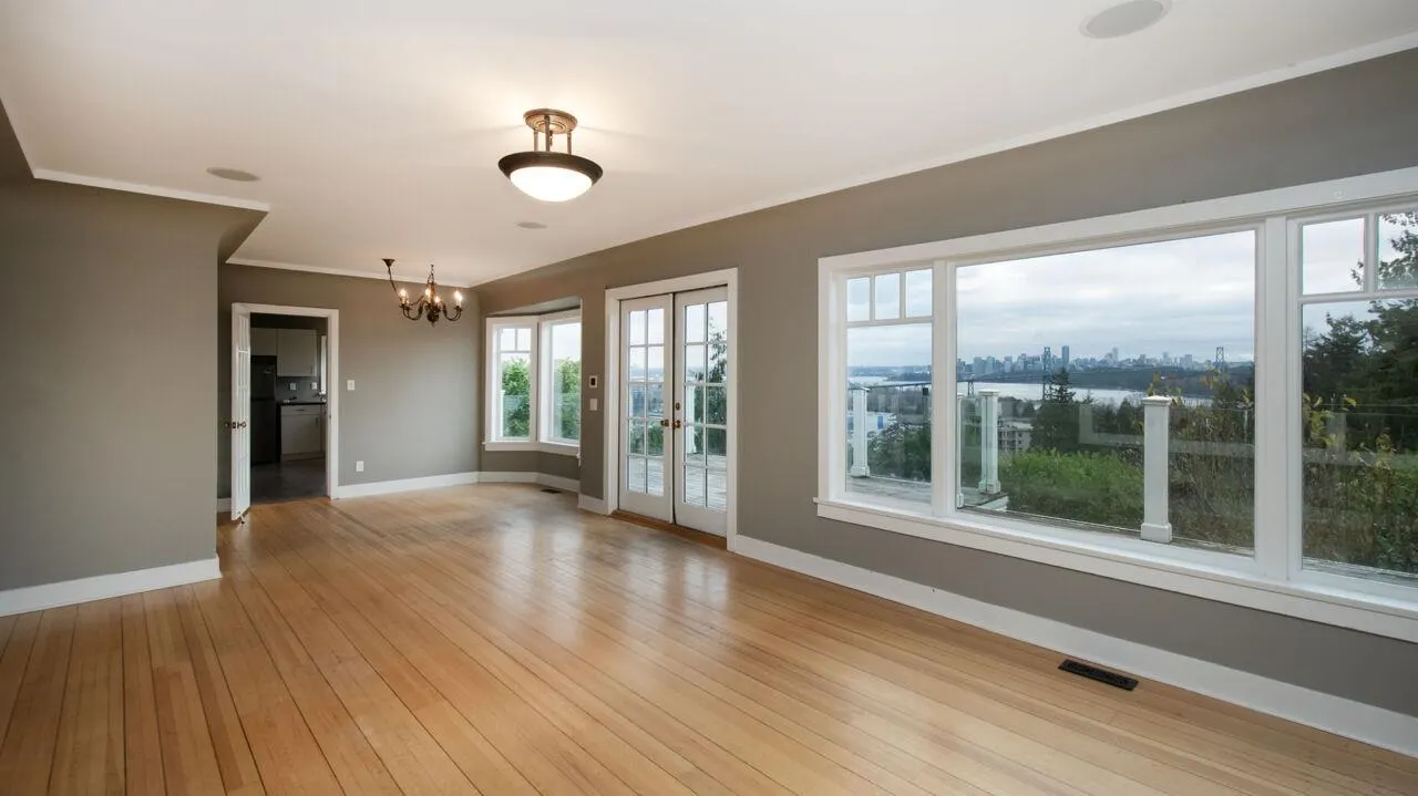986 Esquimalt Avenue